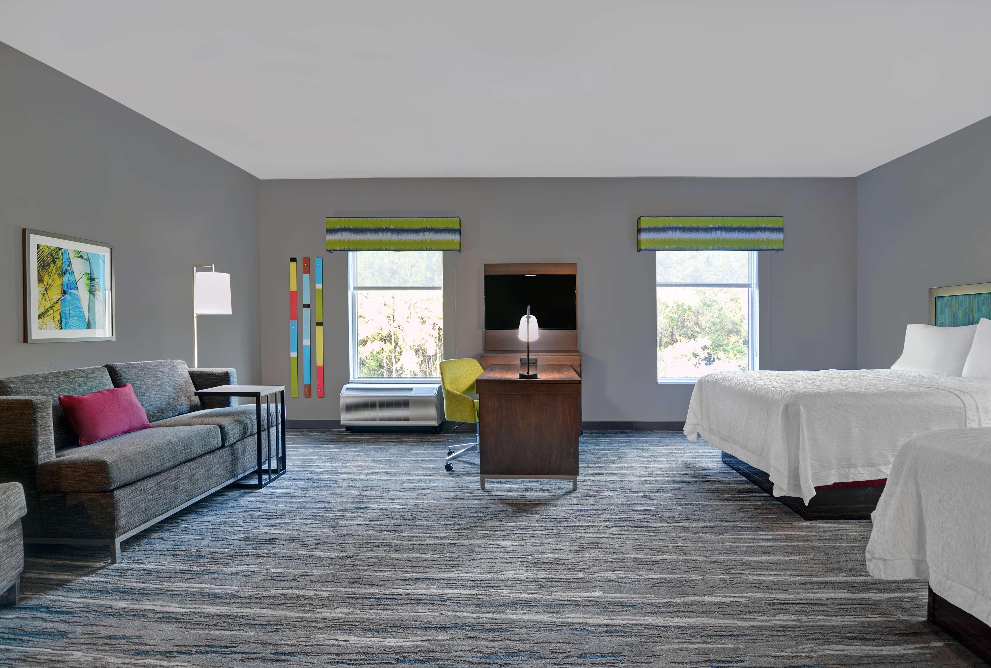 Studio Two Queen Beds Non Smoking