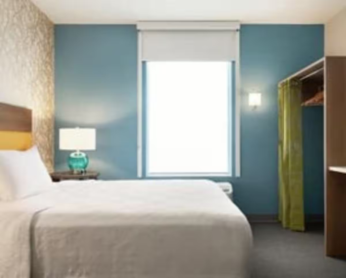 Suite Accessible King Size Bed