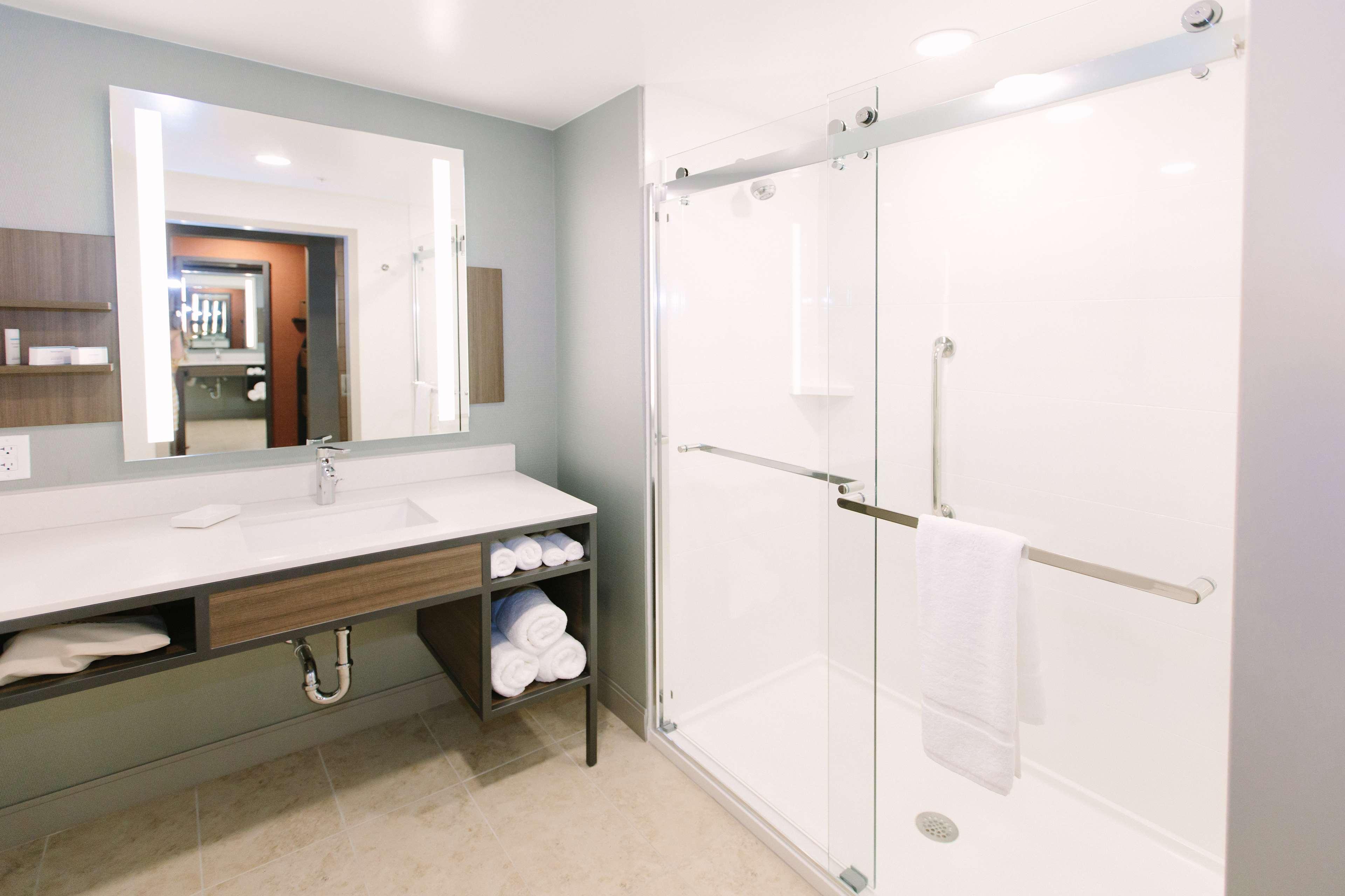 Double Deluxe King Bed