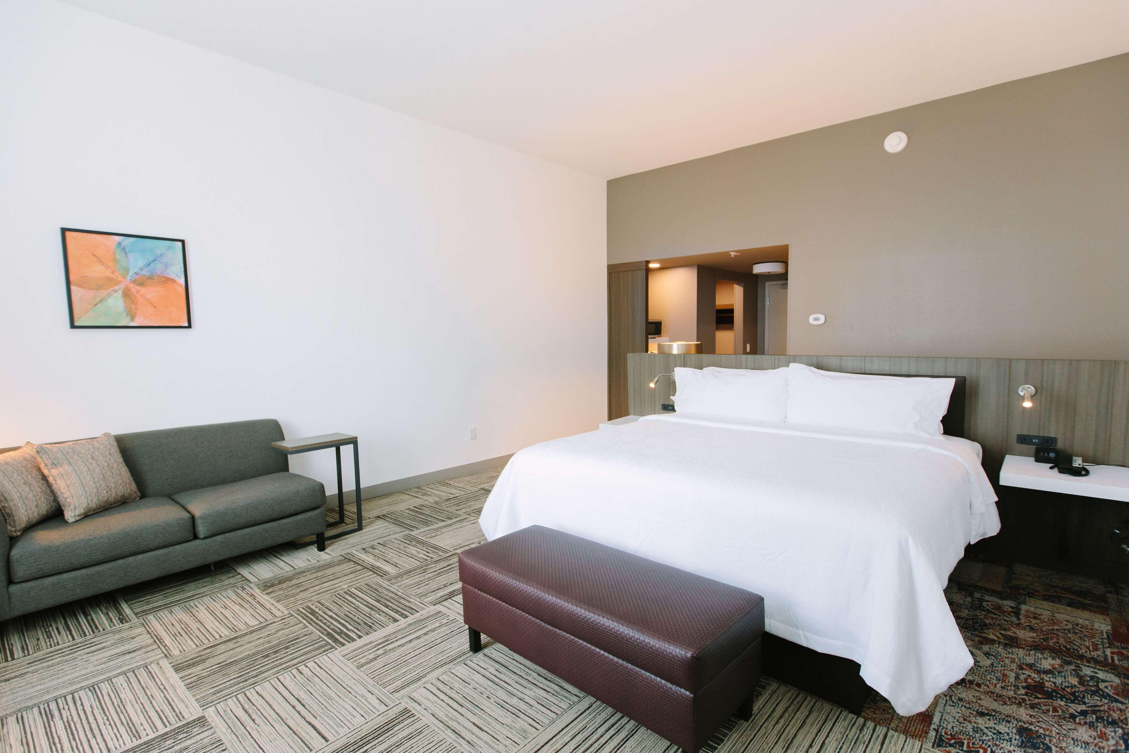 Double Deluxe King Bed