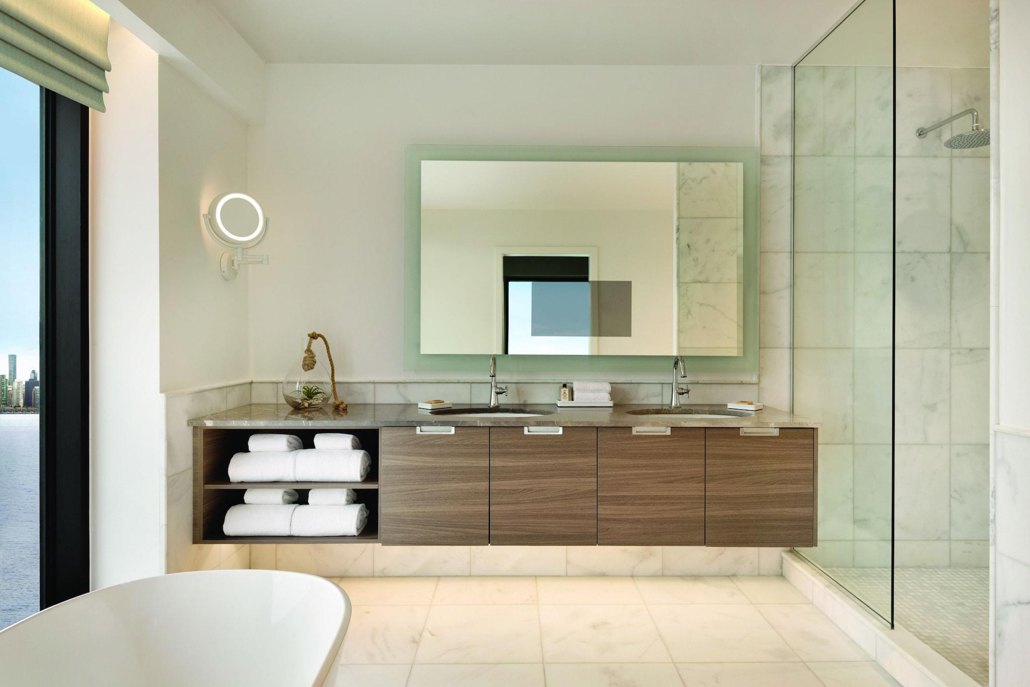 Suite Ocean View King Bed