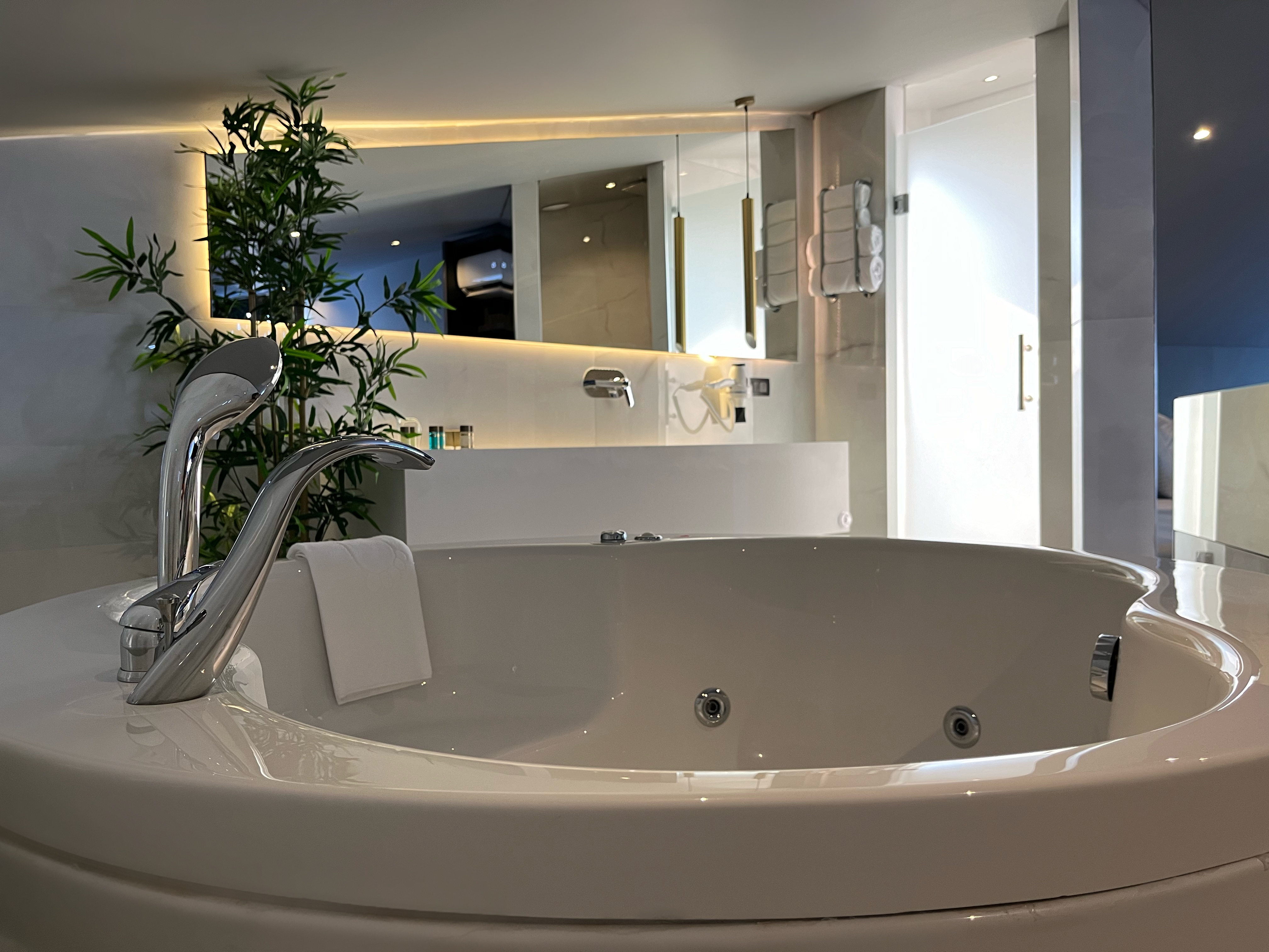 Suite with Jacuzzi with Views