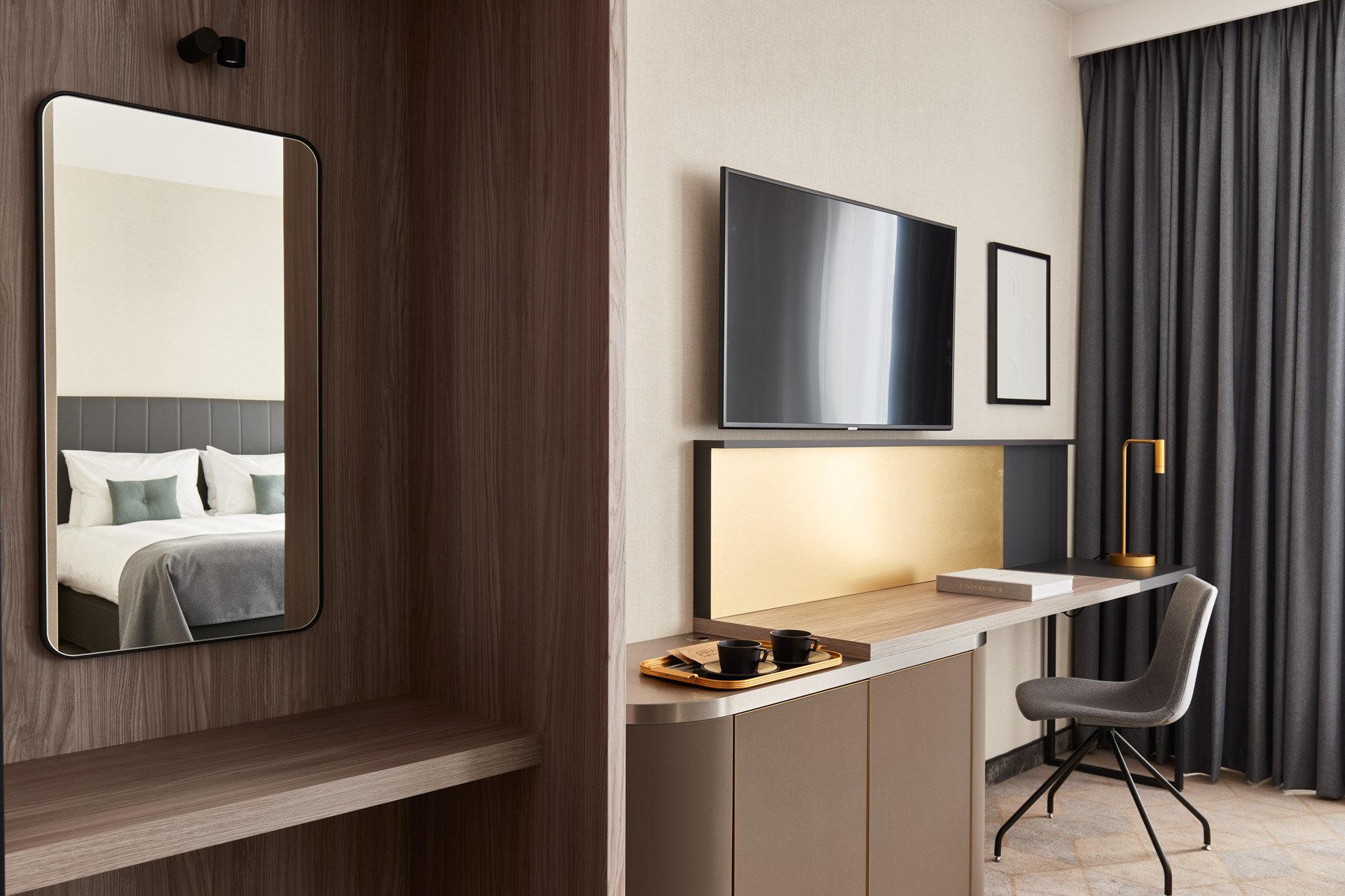 Double City View Queen Bed