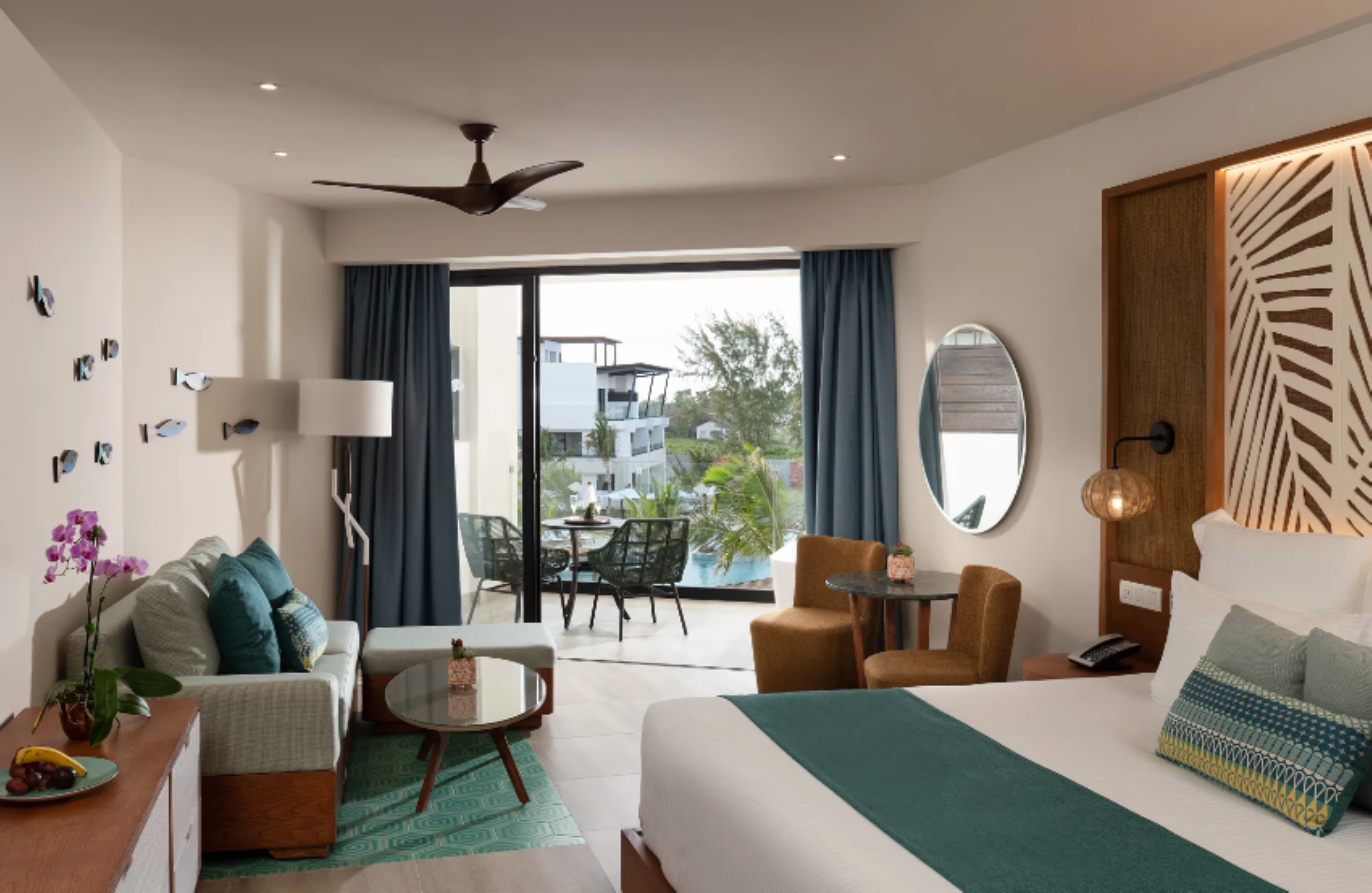 Junior Suite Pool View King Bed