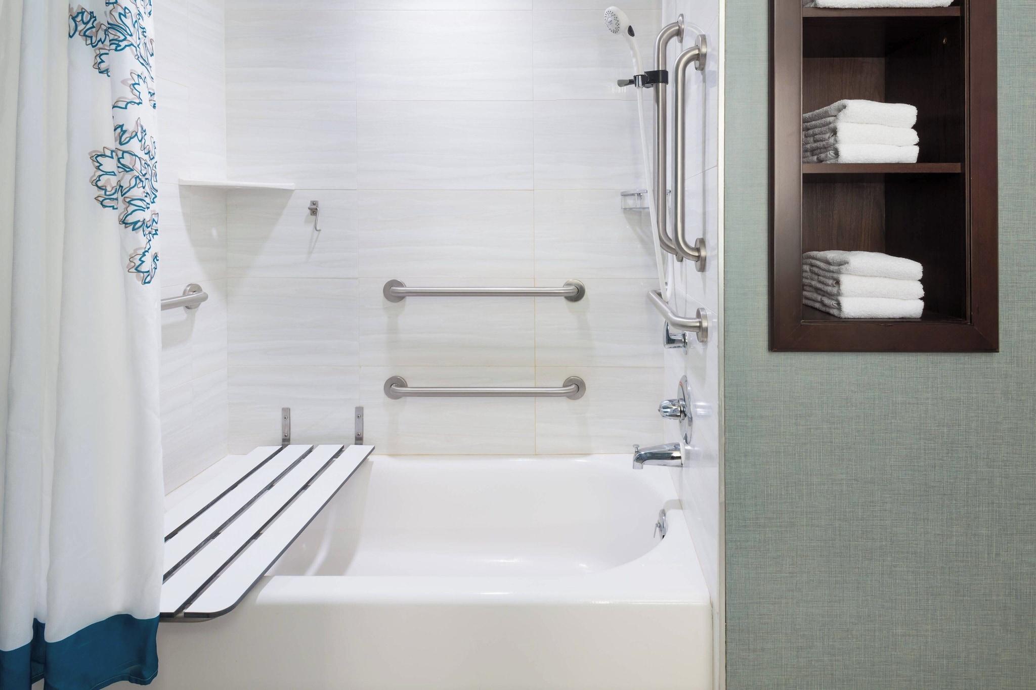 Studio Accessible King Size Bed