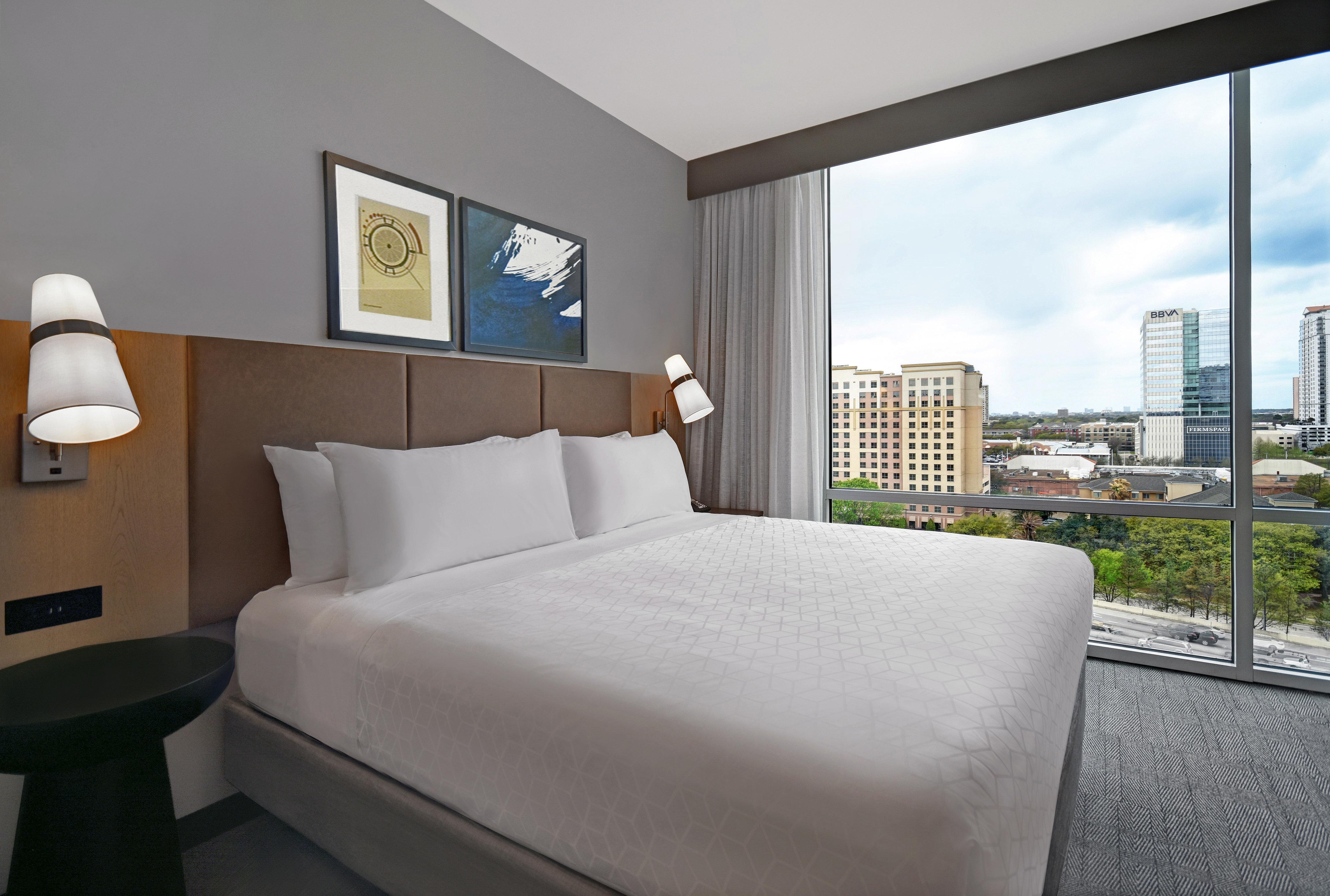 Studio City View King Bed