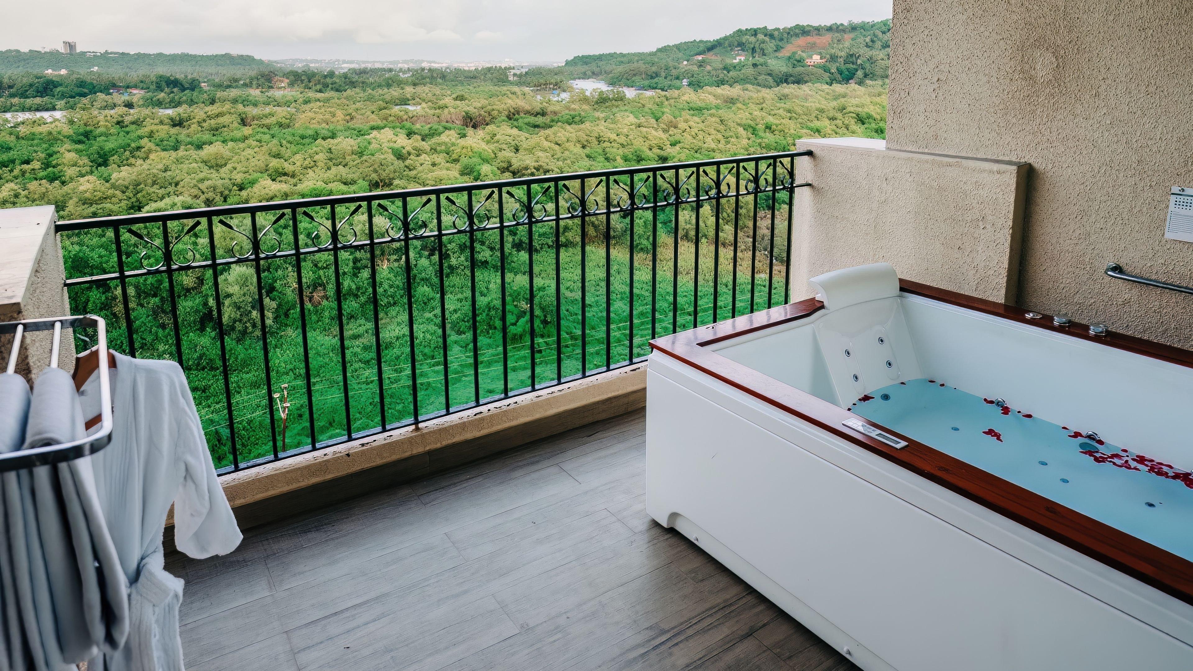 Suite with Balcony with Views