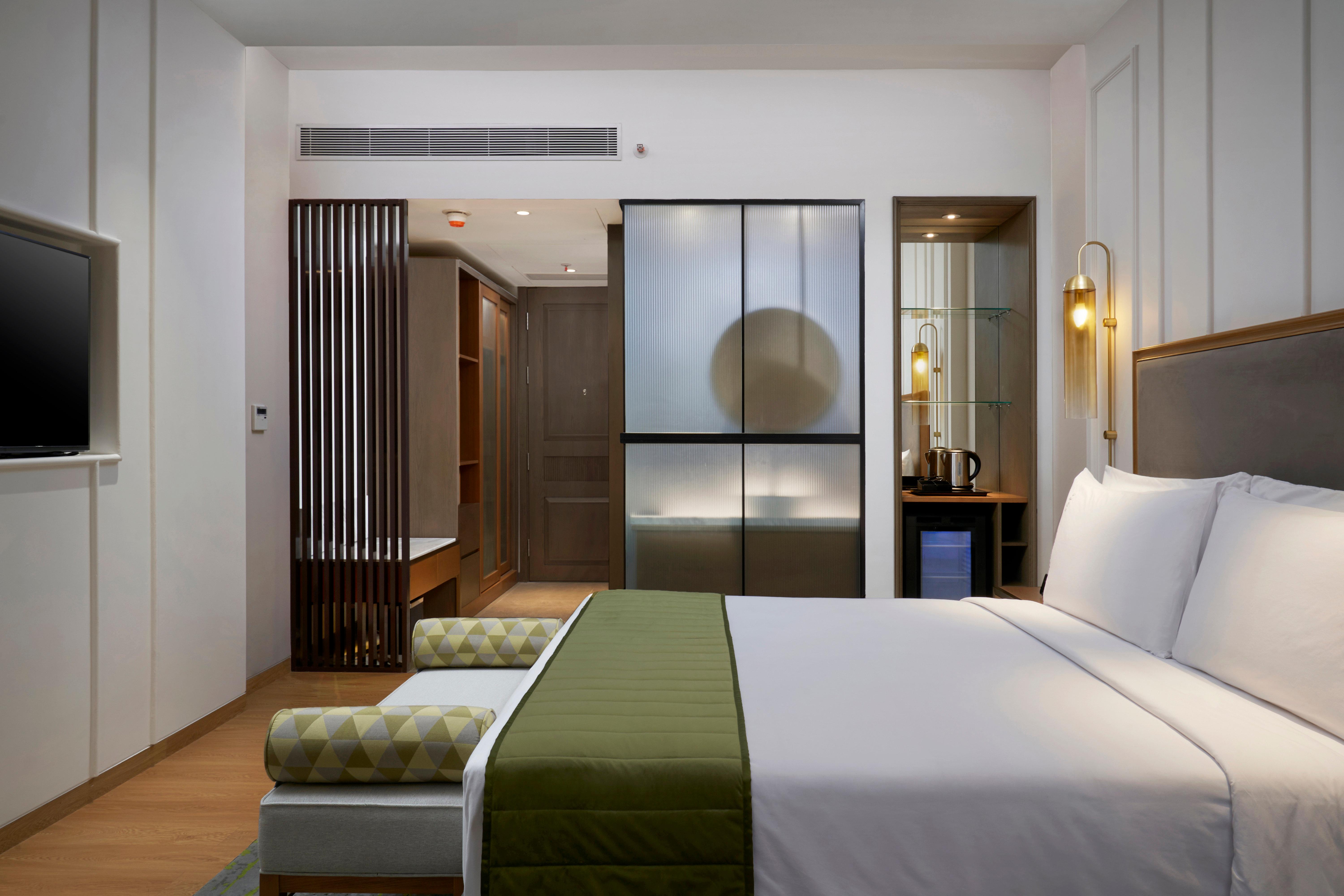 Double Pool View King Bed