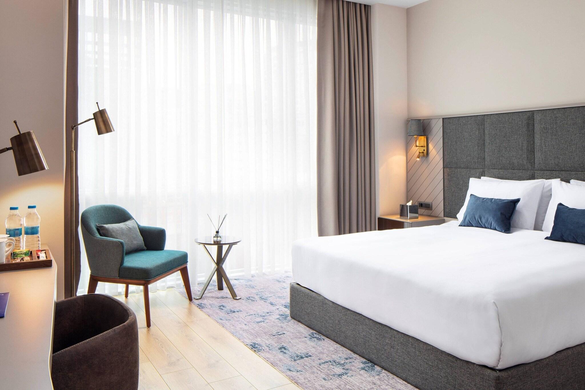 Double Deluxe King Bed