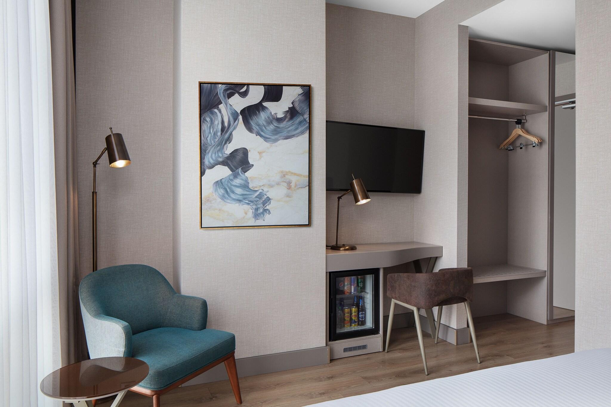 Double Deluxe King Bed