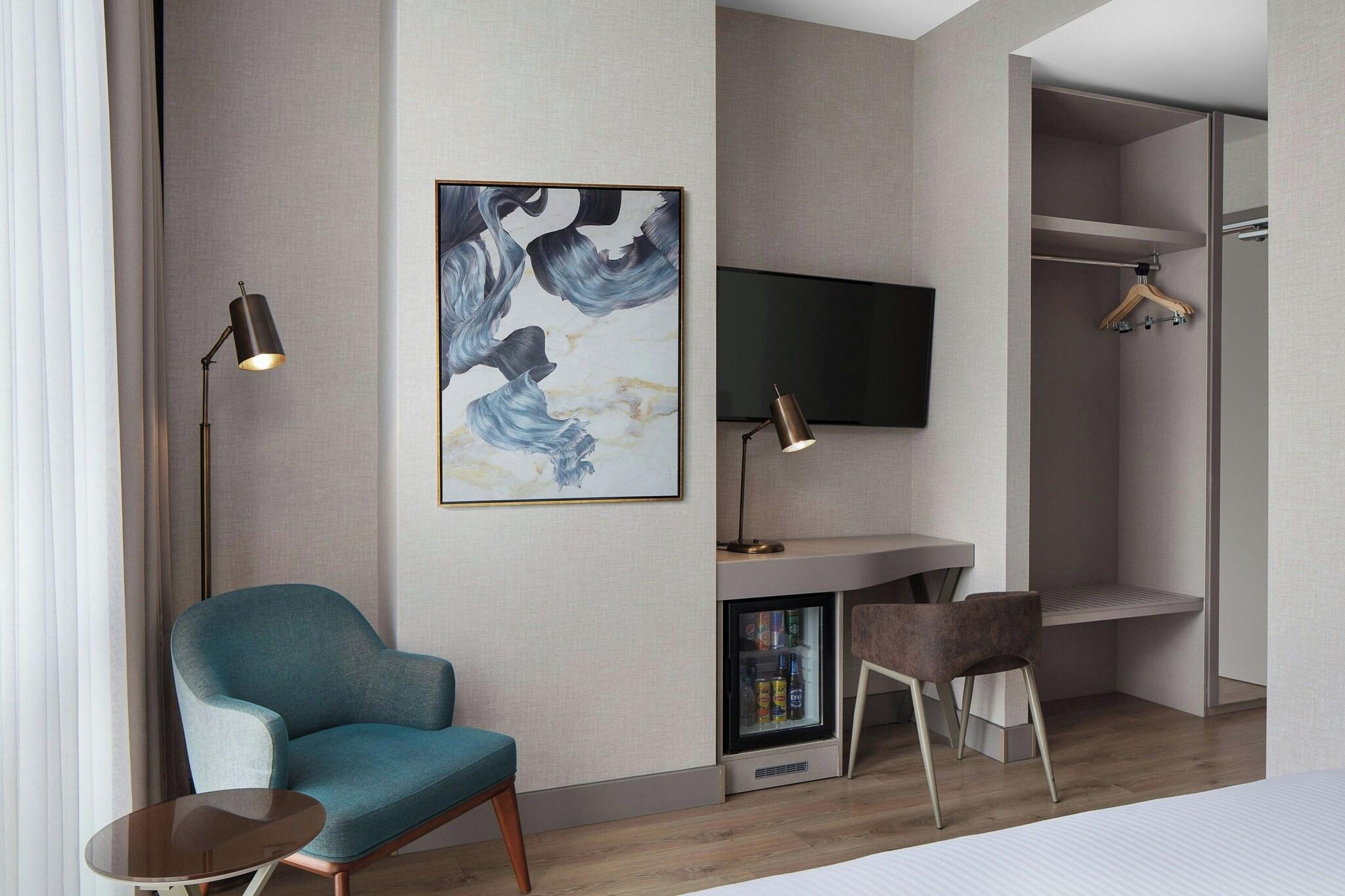 Double Deluxe King Bed