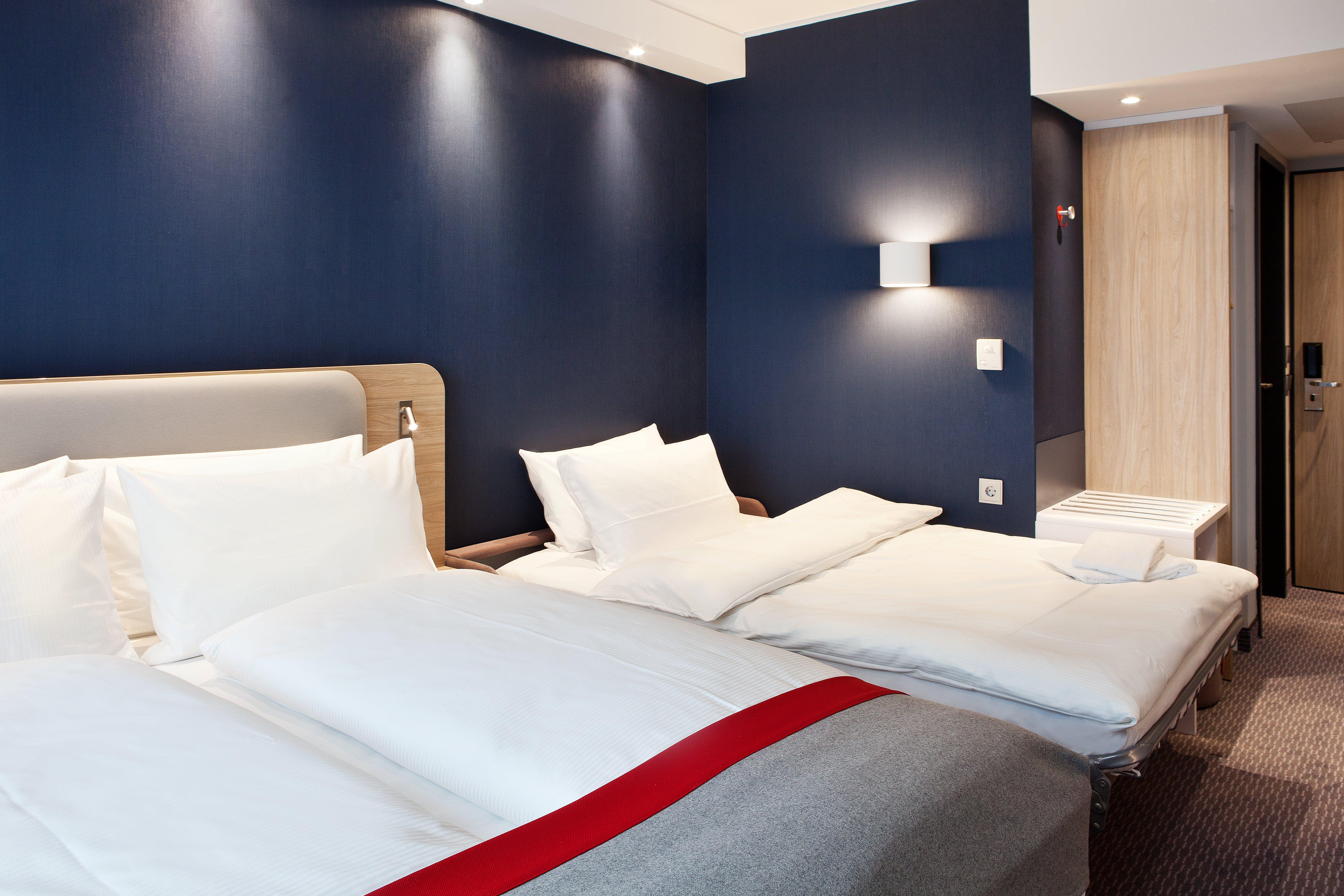 Double Queen Size Bed
