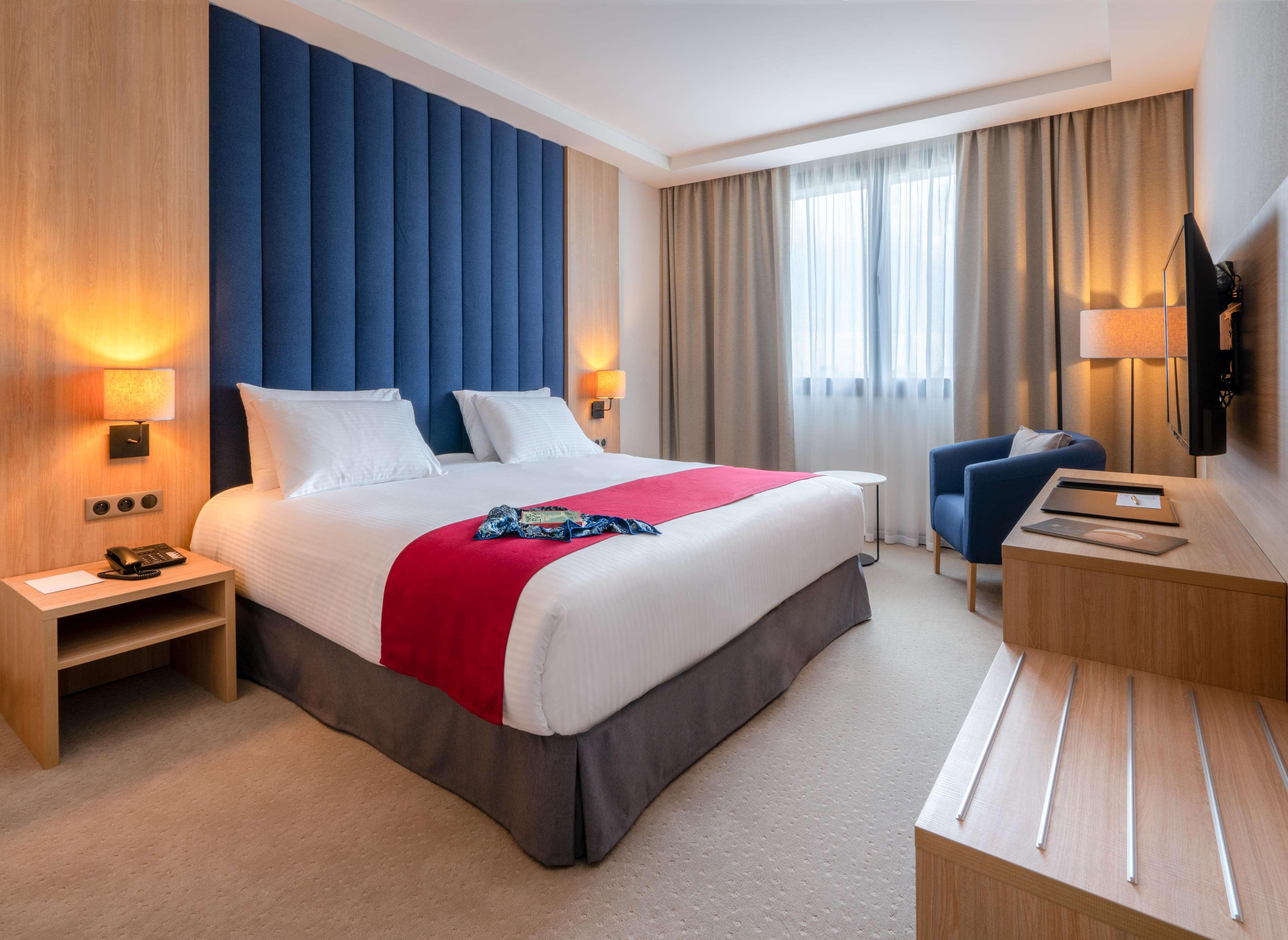 Double King Size Bed