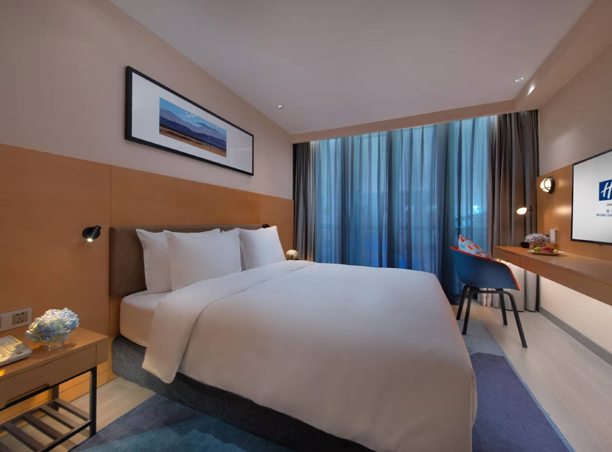 Double Queen Size Bed