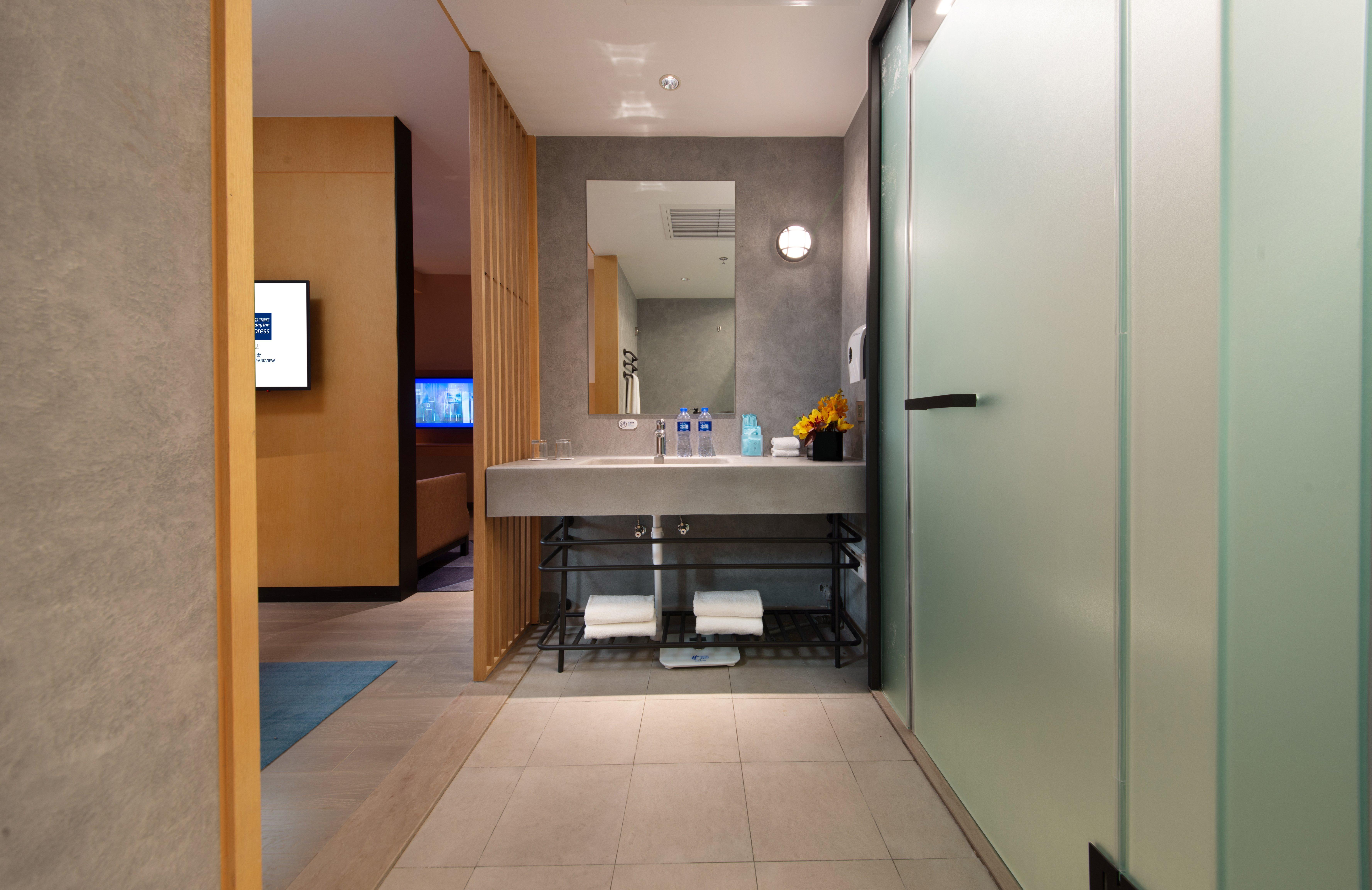 Suite Queen Size Bed