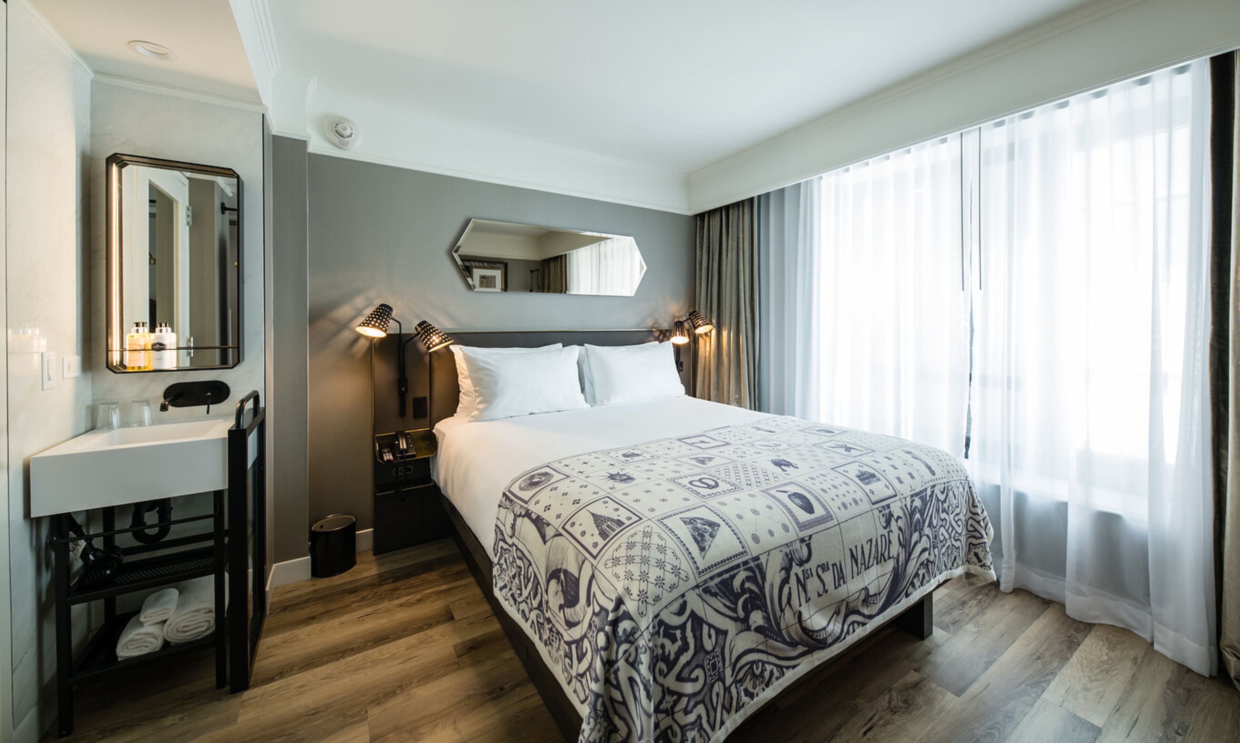 Double Superior Queen Bed