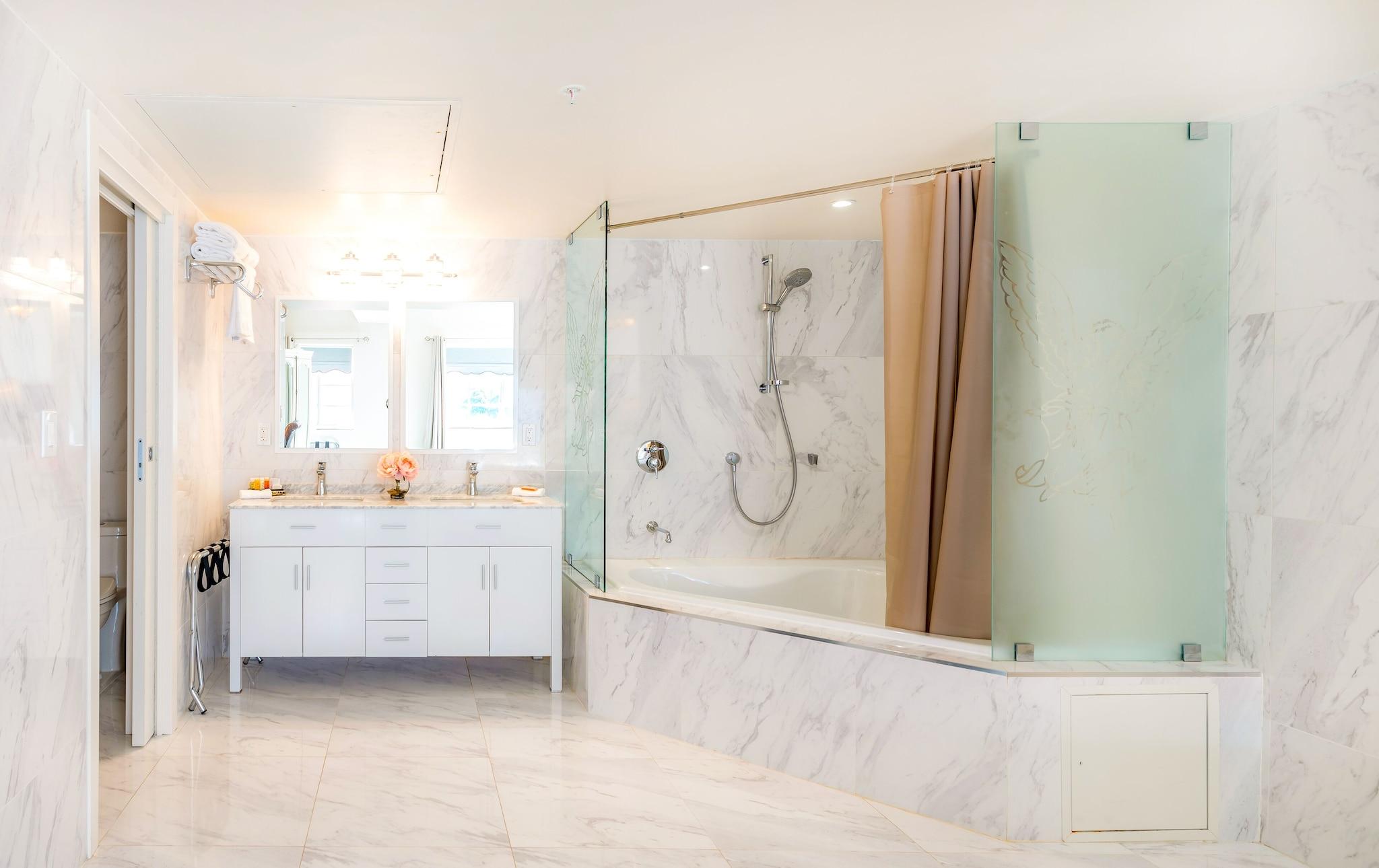 Double Deluxe Two Queen Beds