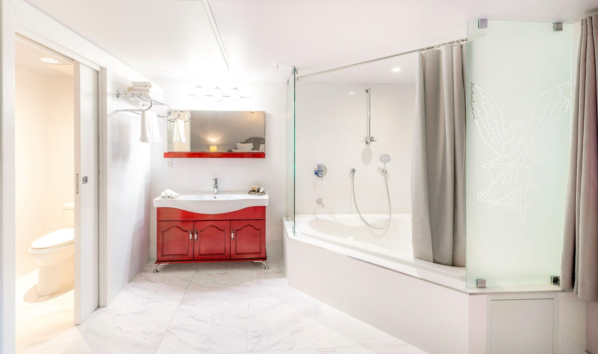 Double Deluxe King Bed