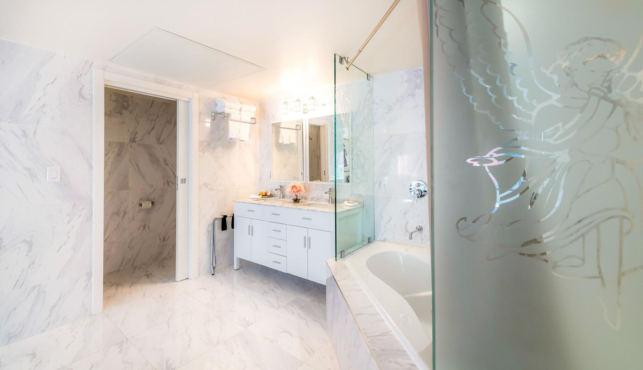 Quadruple Deluxe Two Queen Beds