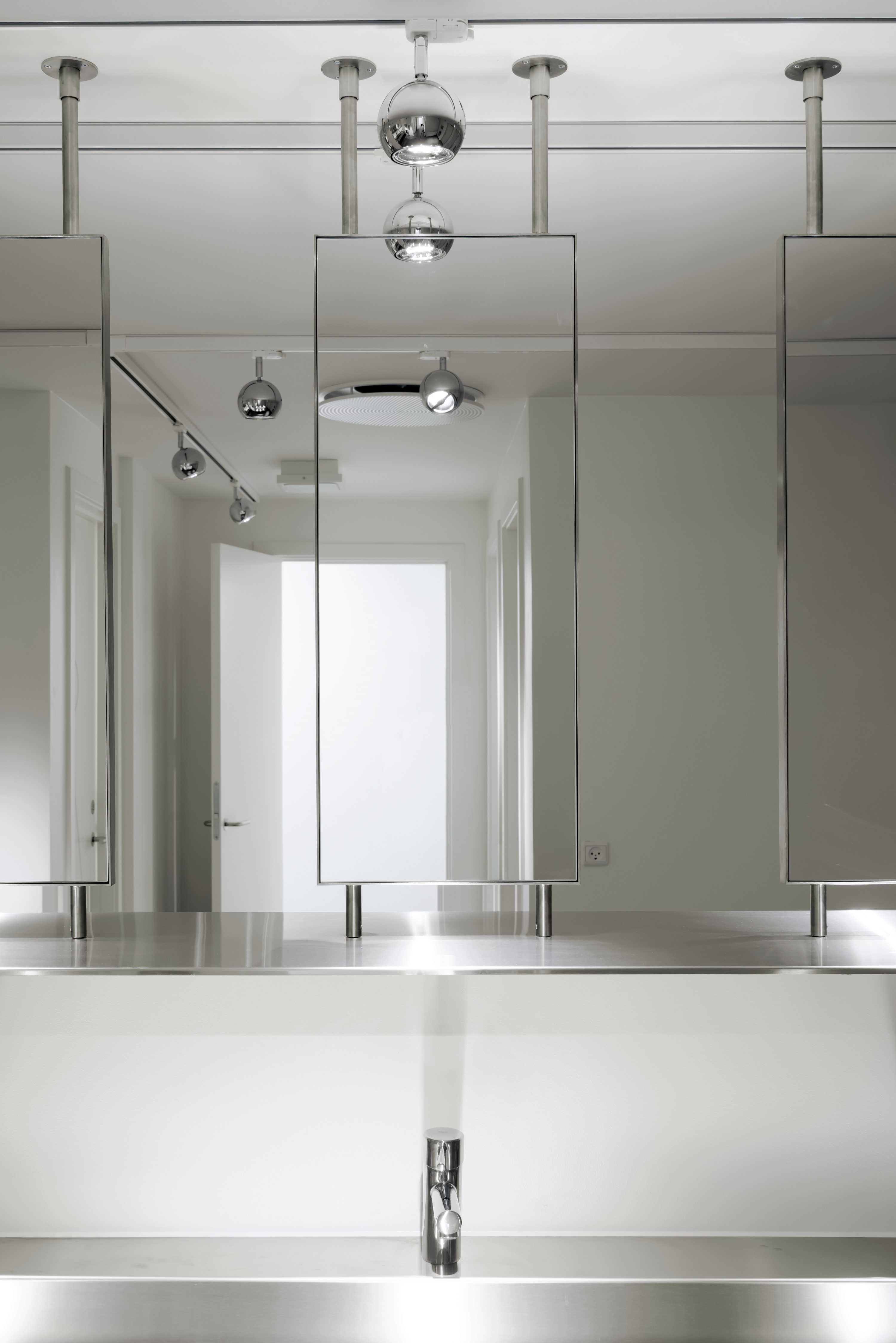 Bed in Dormitory Bunk Bed with Shared Bathroom