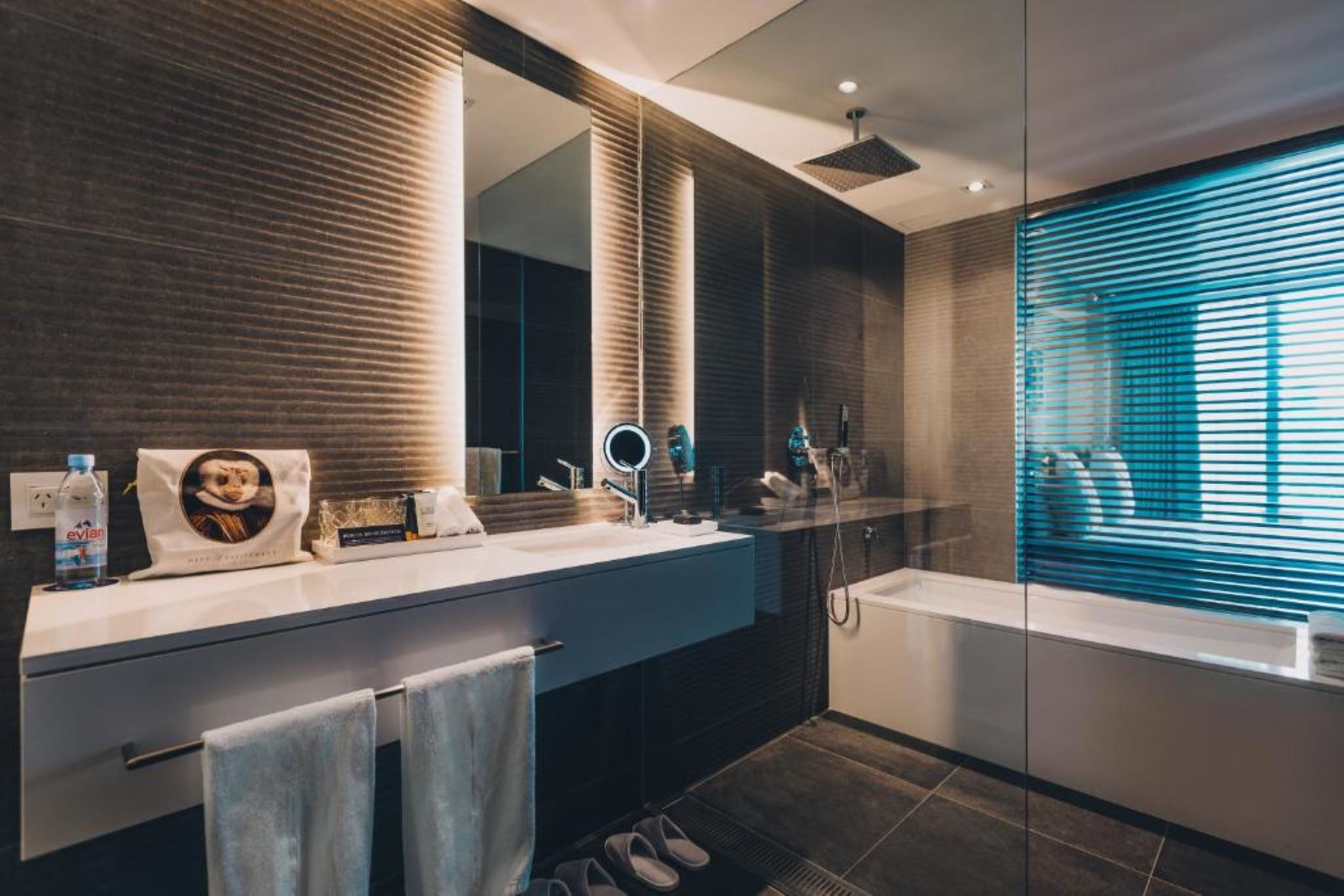 Suite Deluxe King Bed