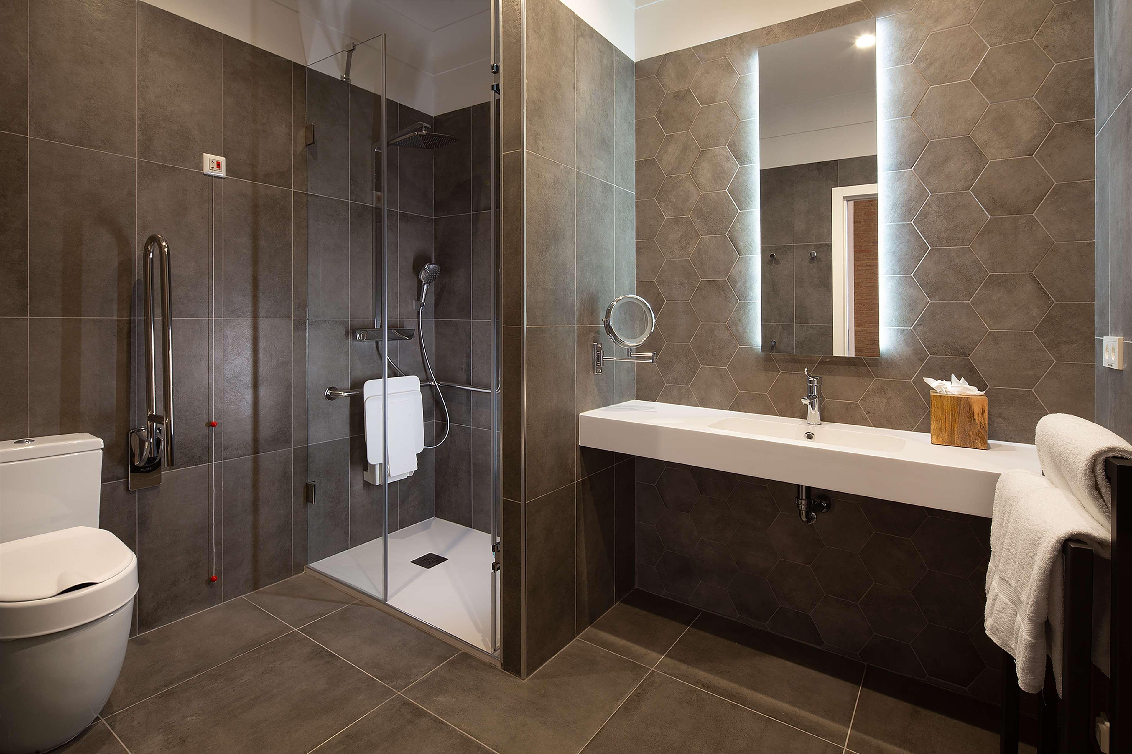 Double Accessible King Size Bed