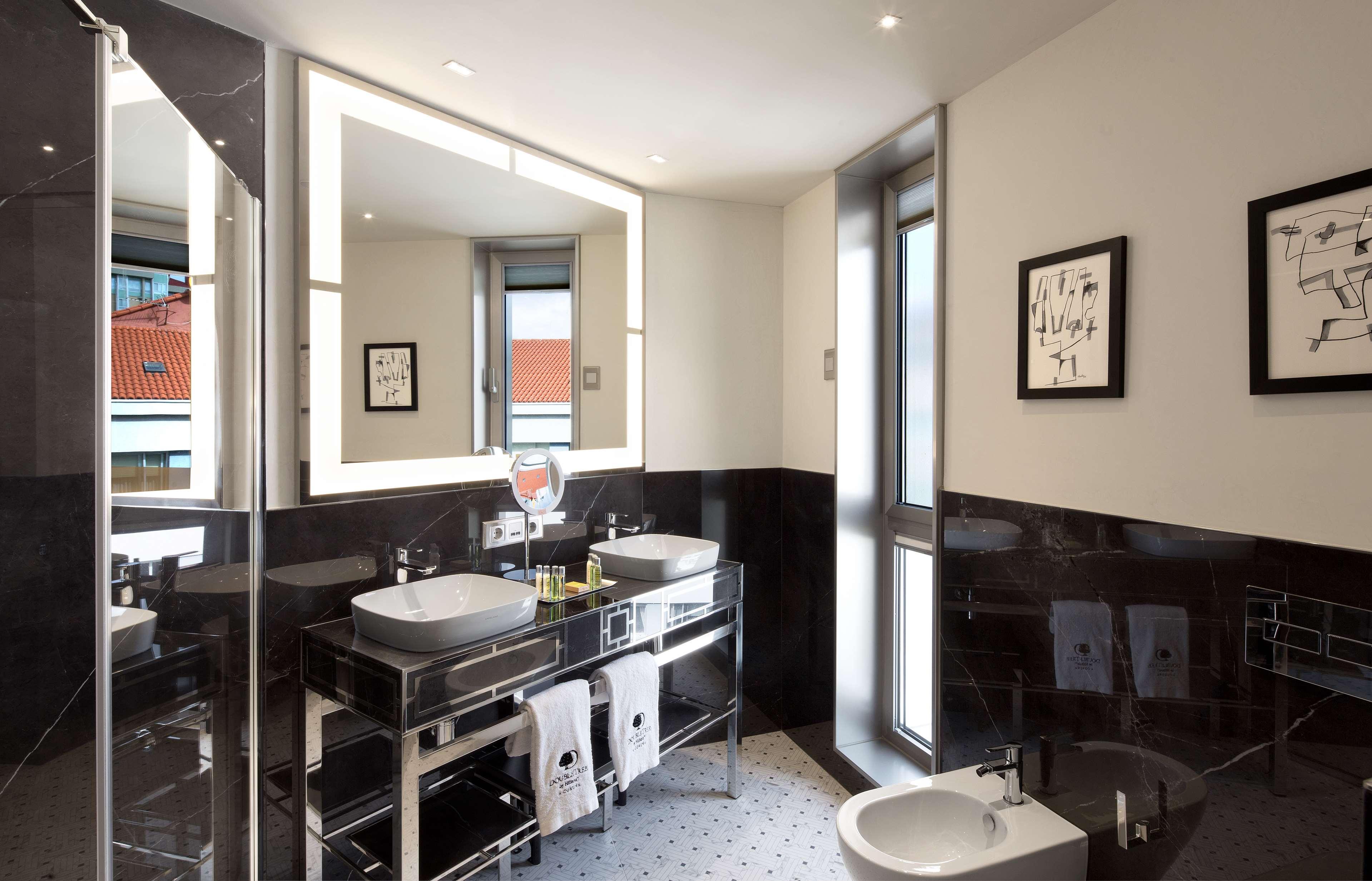 Double Deluxe King Bed