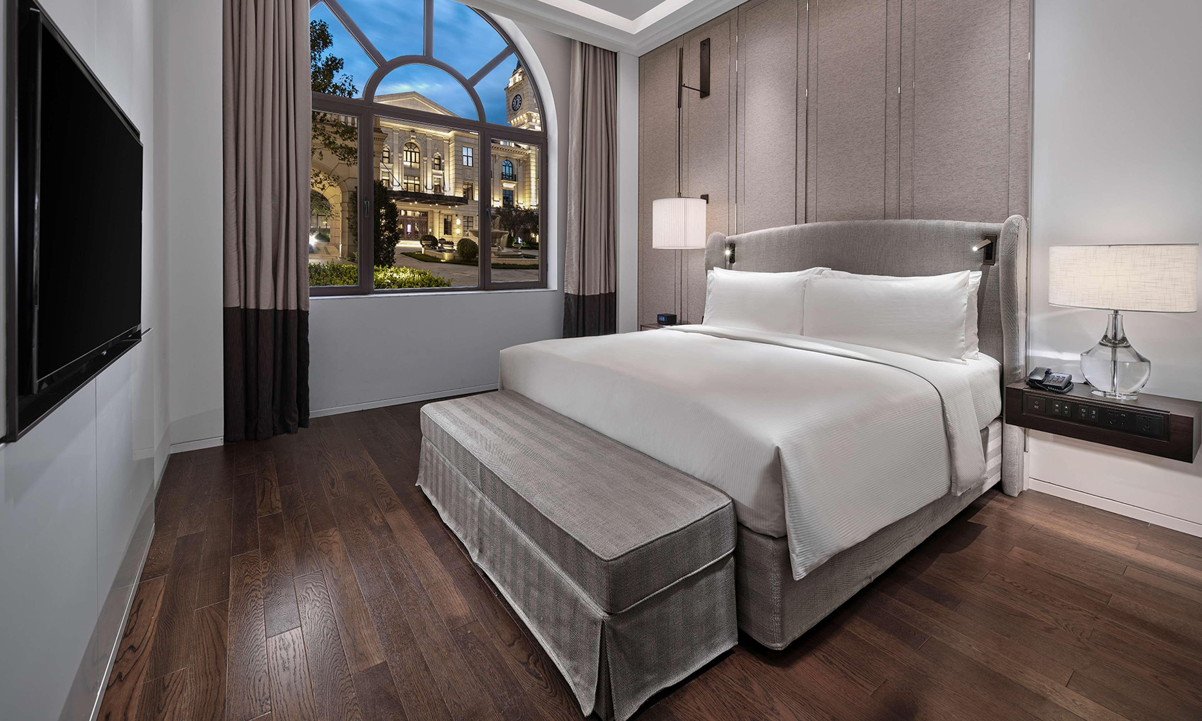 Suite King Bed One Bedroom 