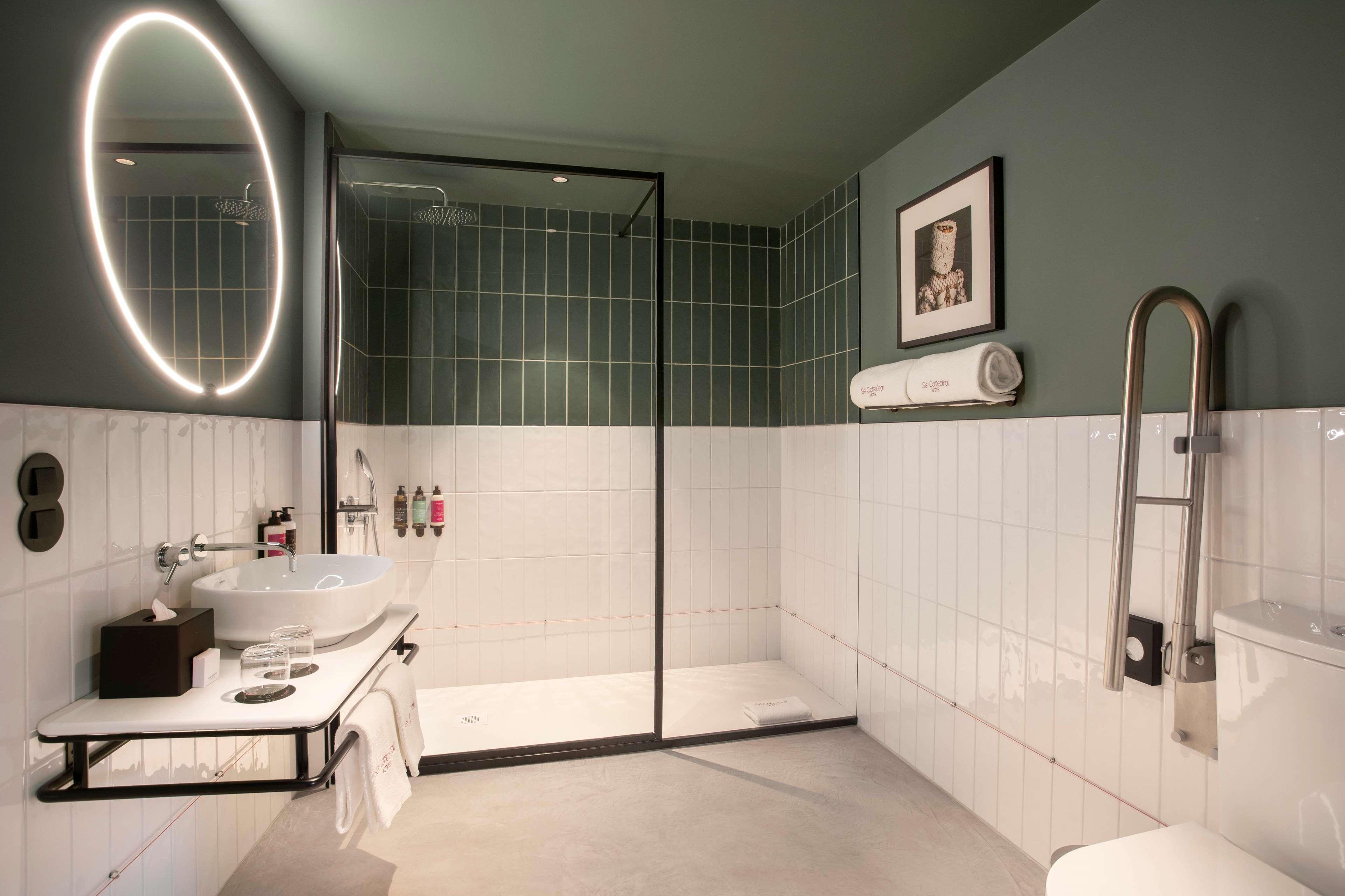 Double Accessible King Size Bed