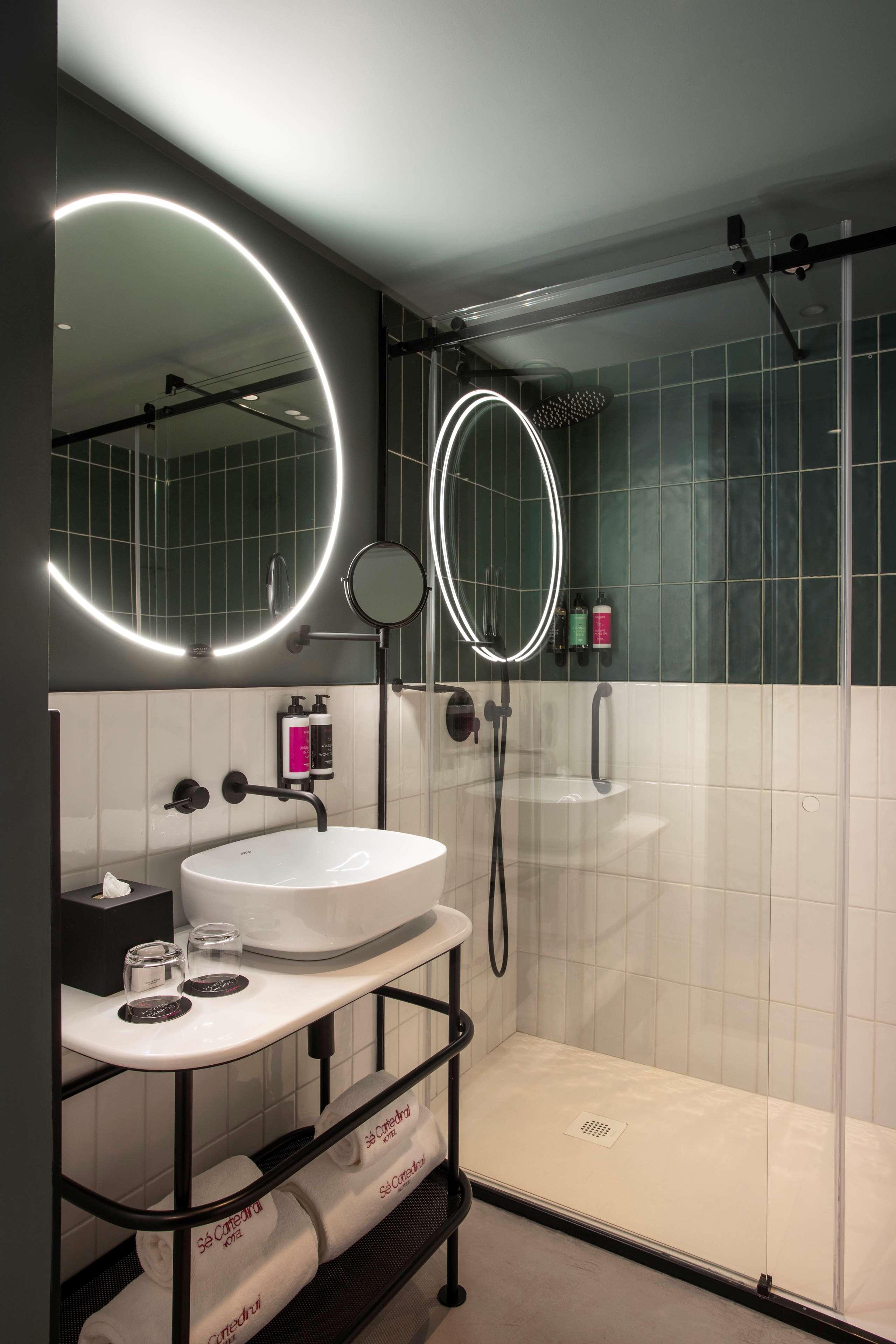 Double Guest Room Queen Bed