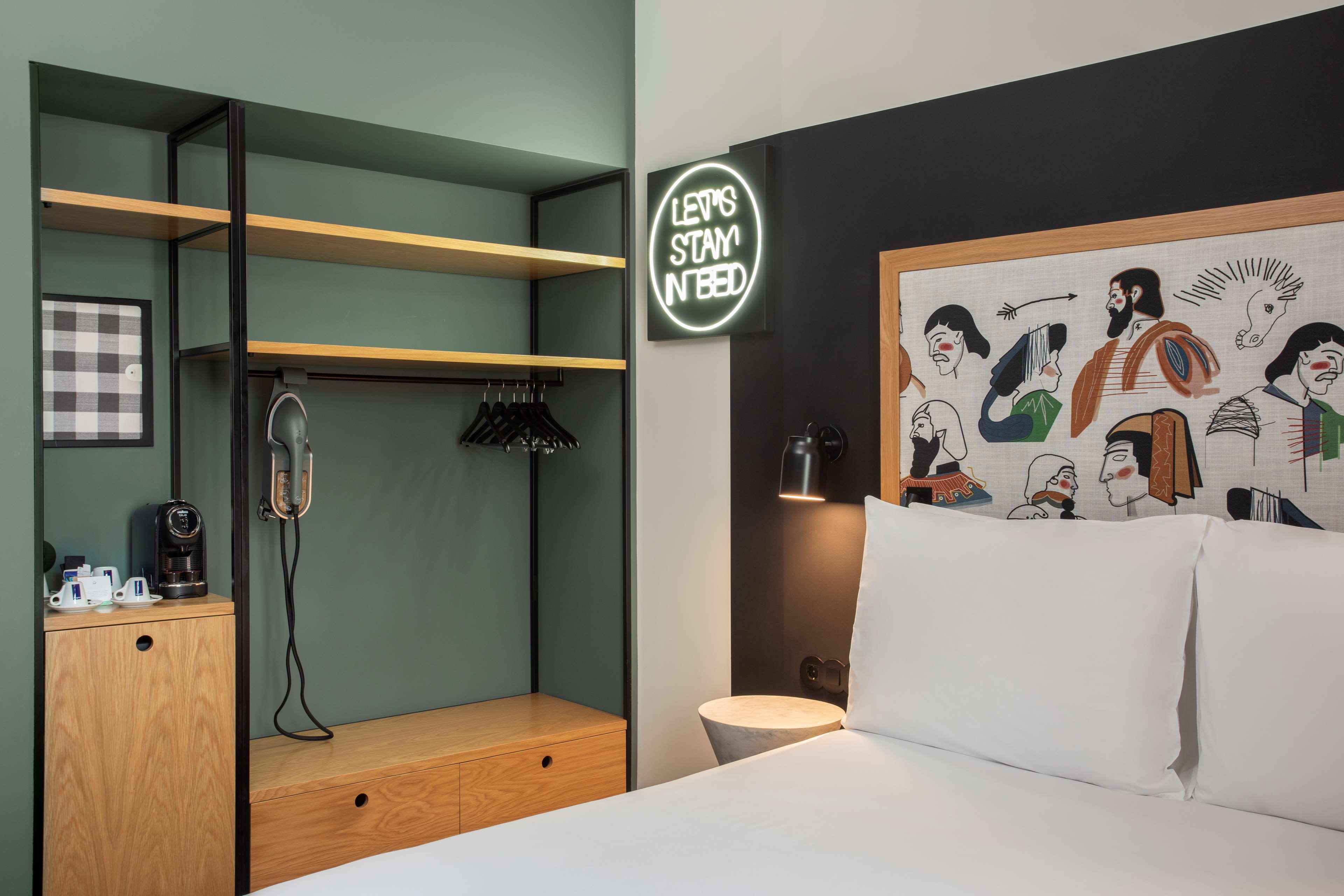 Double Guest Room Queen Bed