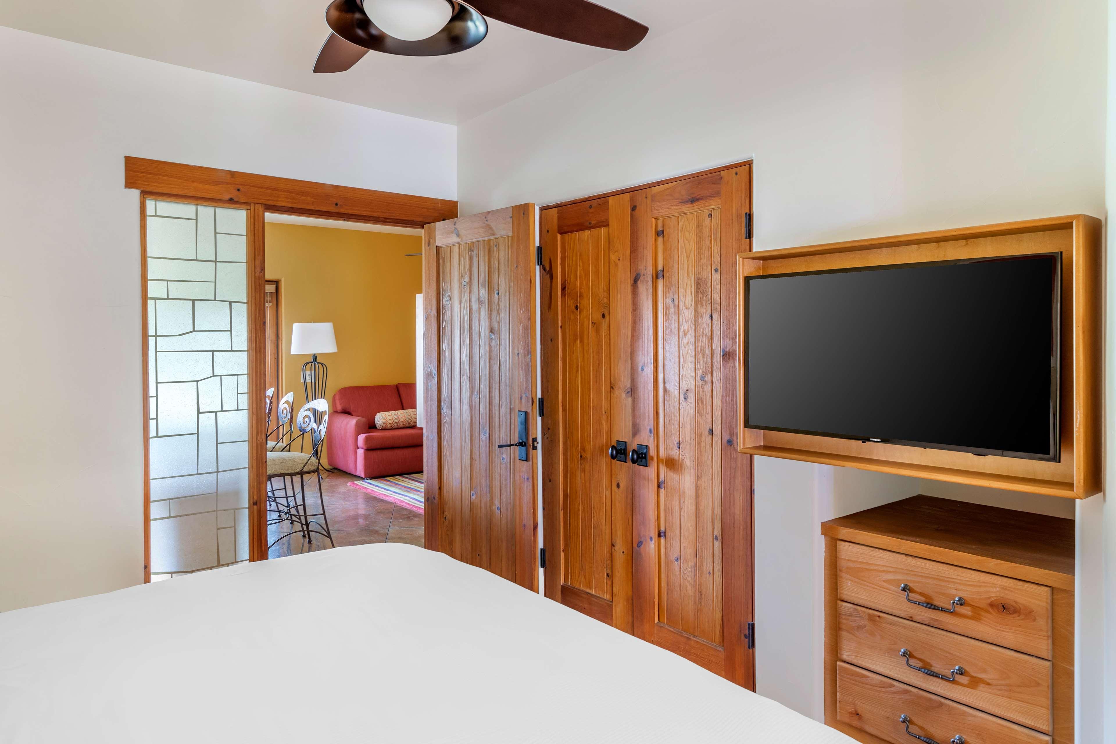 Double King Bed One Bedroom 