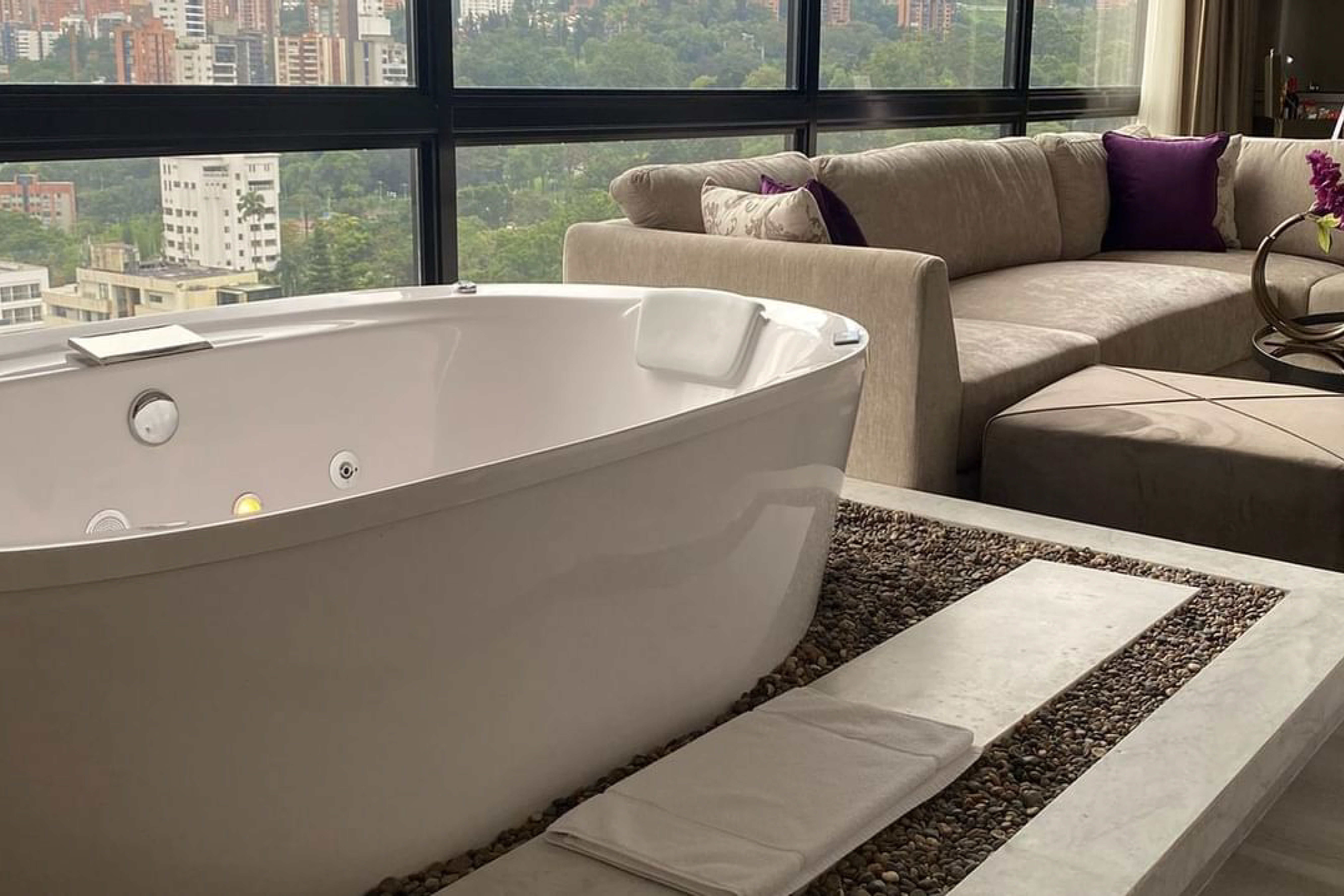 Suite City View