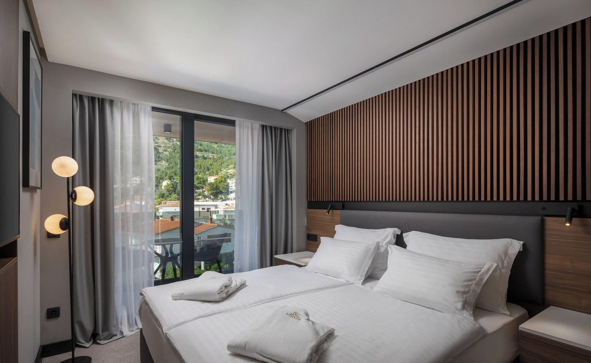 Junior Suite Queen Size Bed