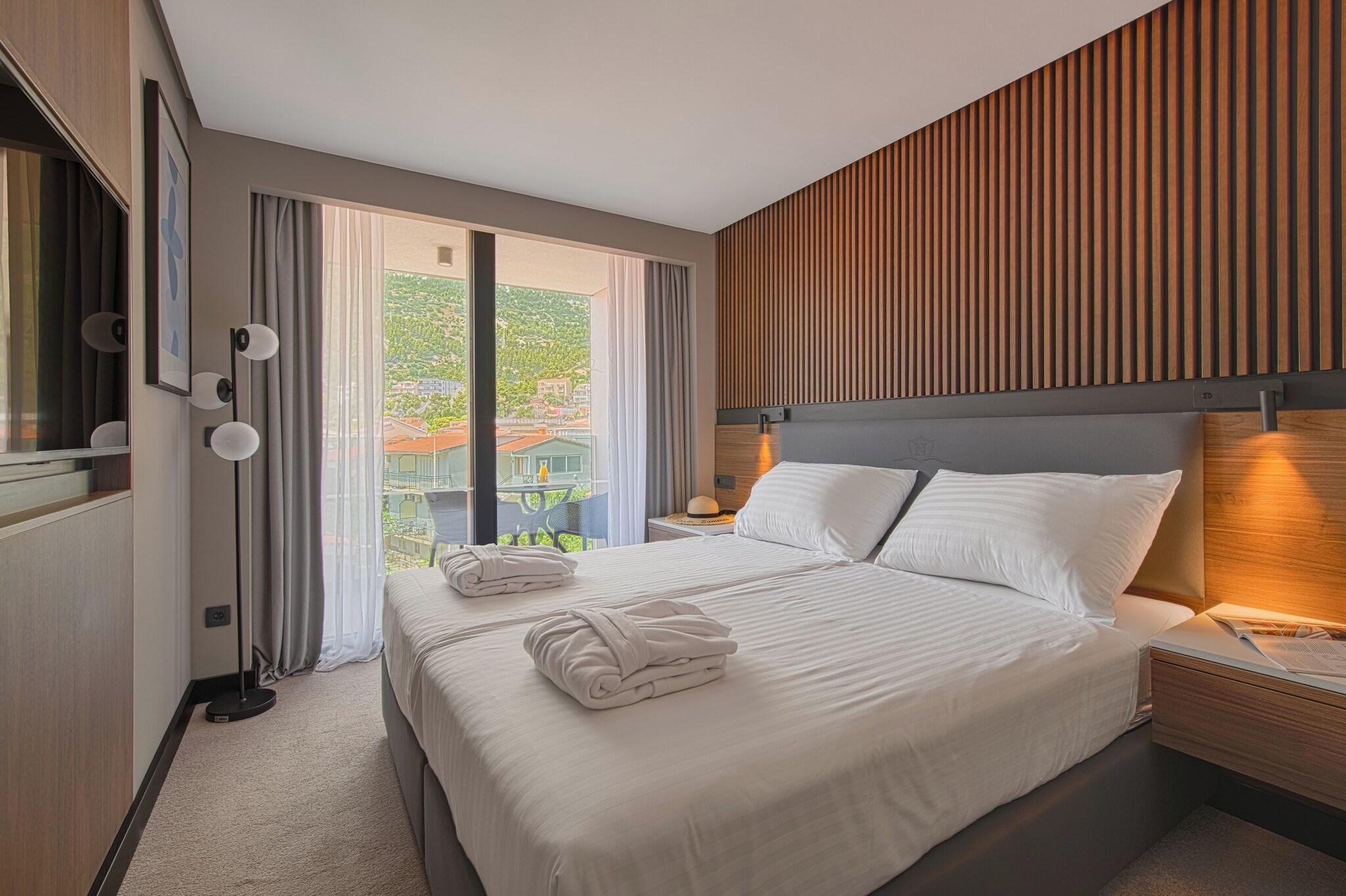 Junior Suite Queen Size Bed