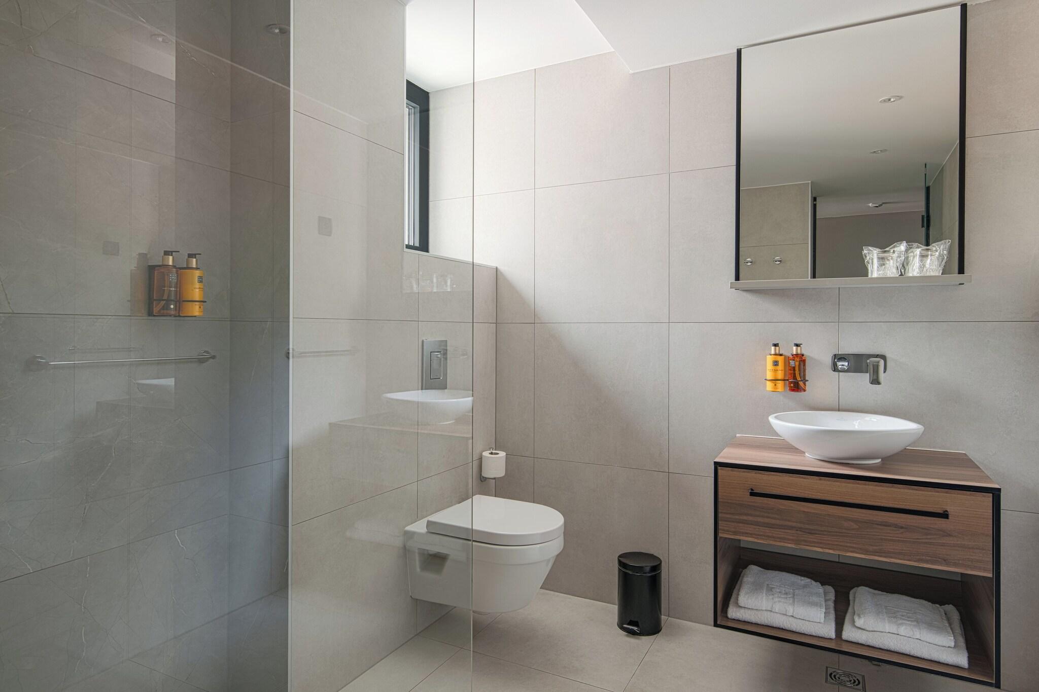 Suite Queen Size Bed