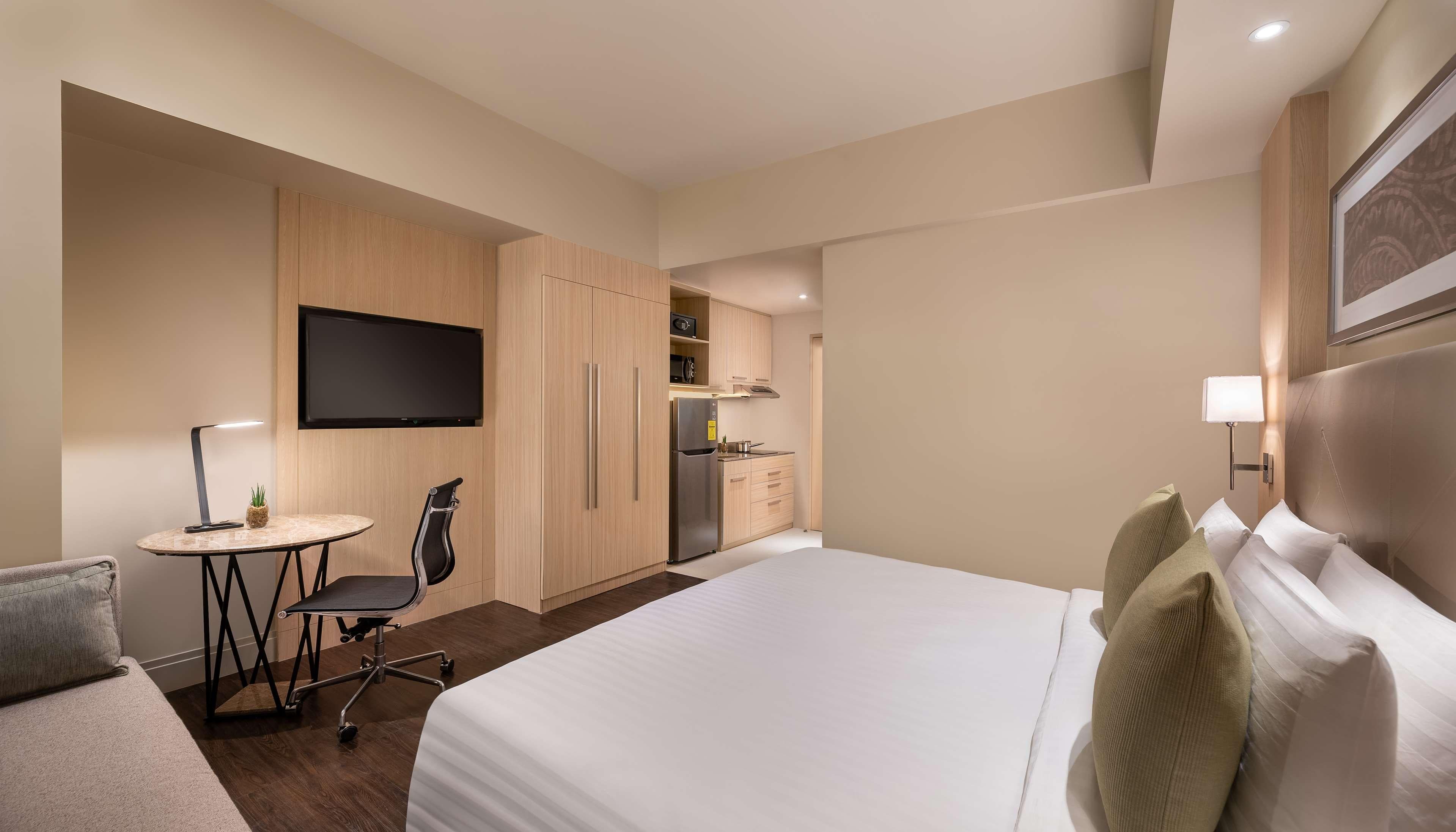 Studio Deluxe King Bed