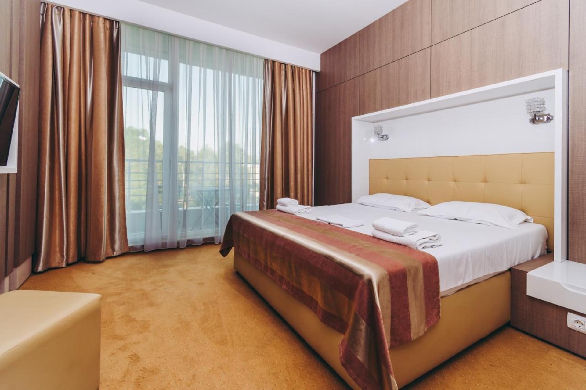 Double King Bed One Bedroom 