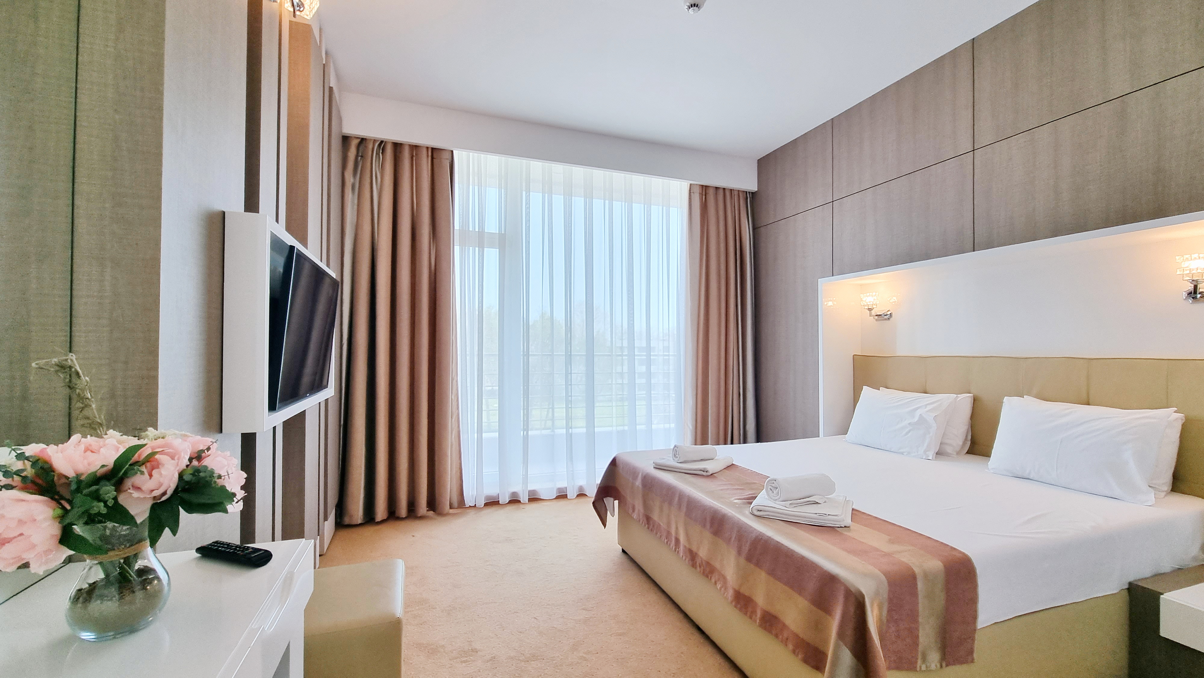 Double King Bed One Bedroom 