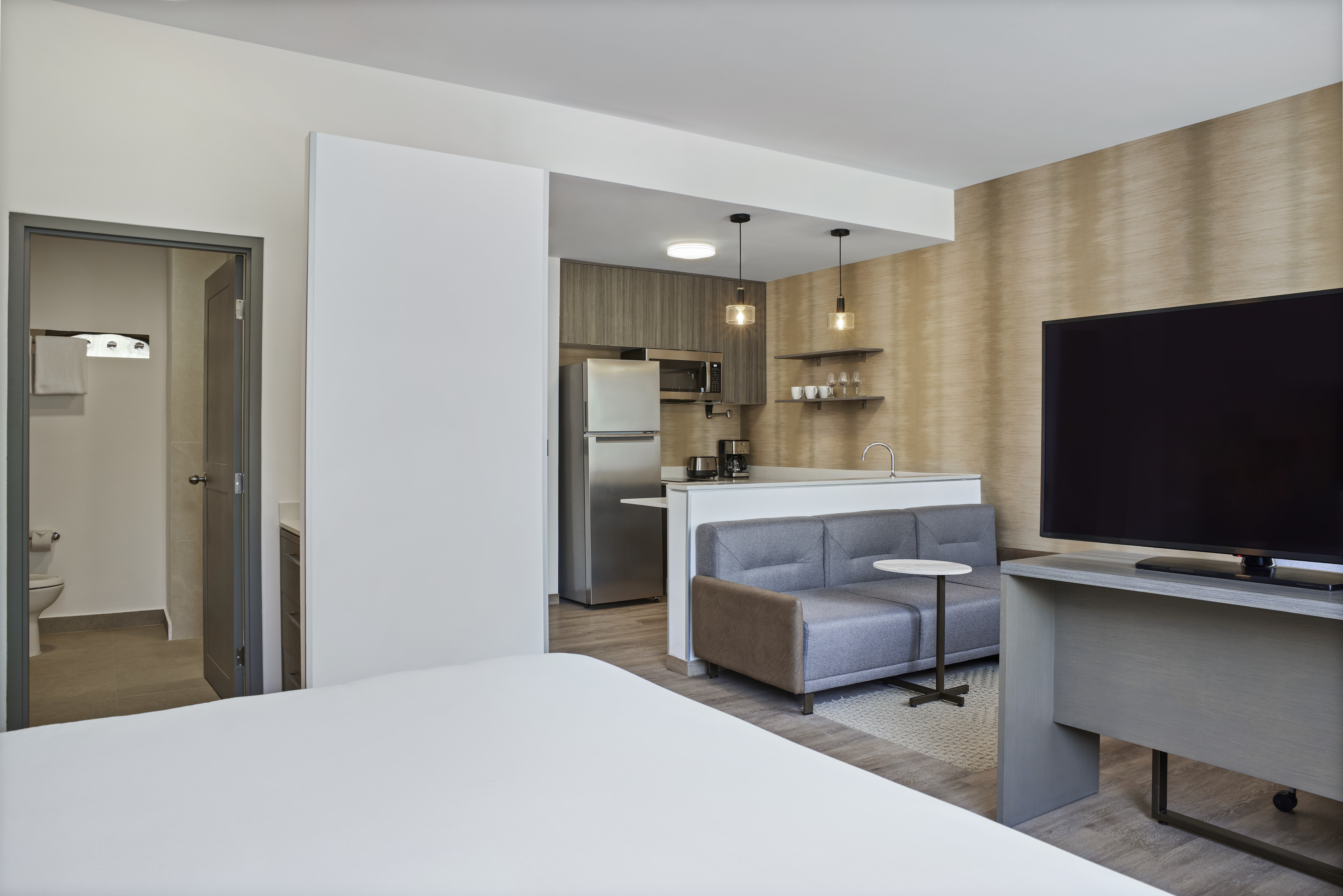 Studio City View King Bed