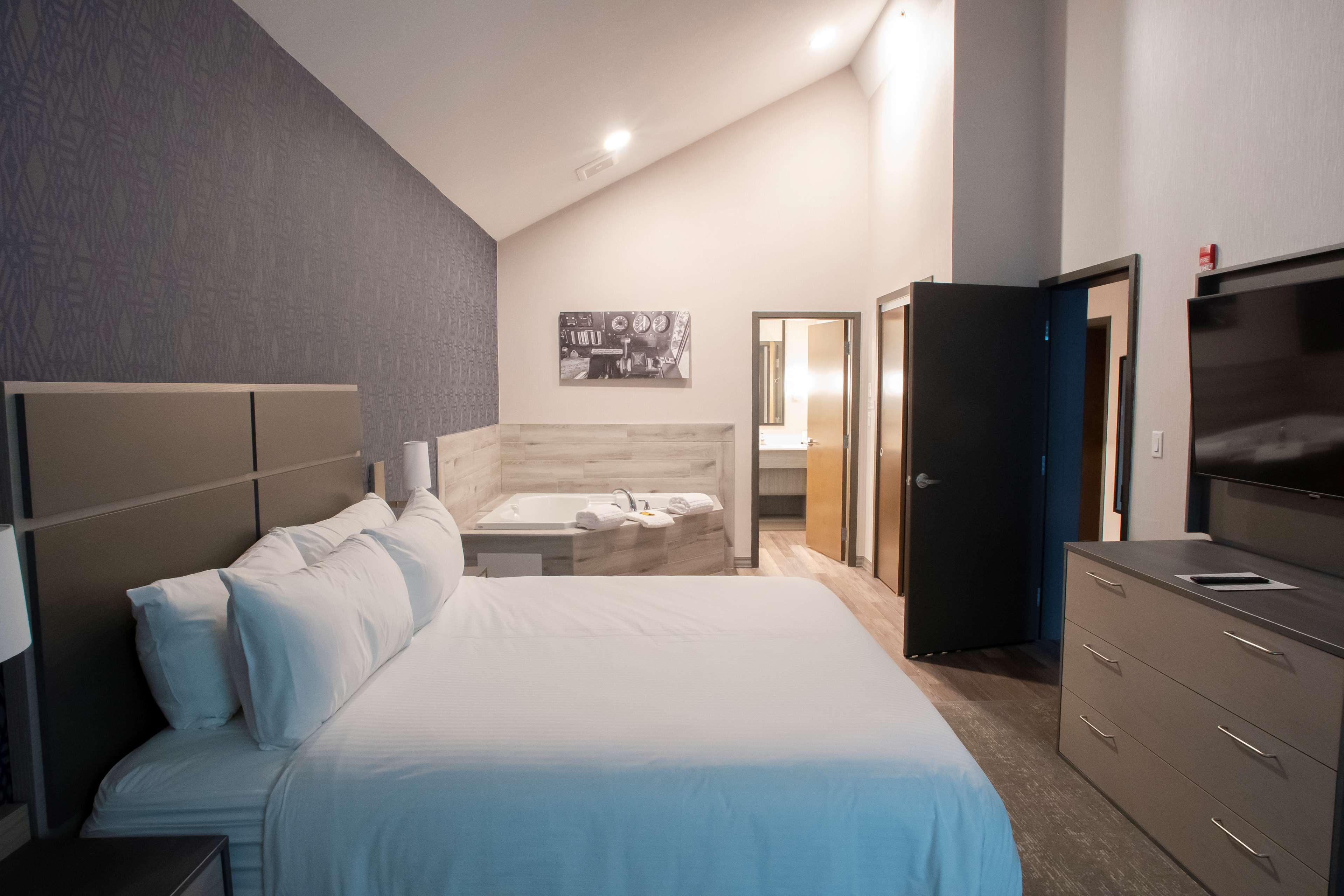 Suite with Kitchenette