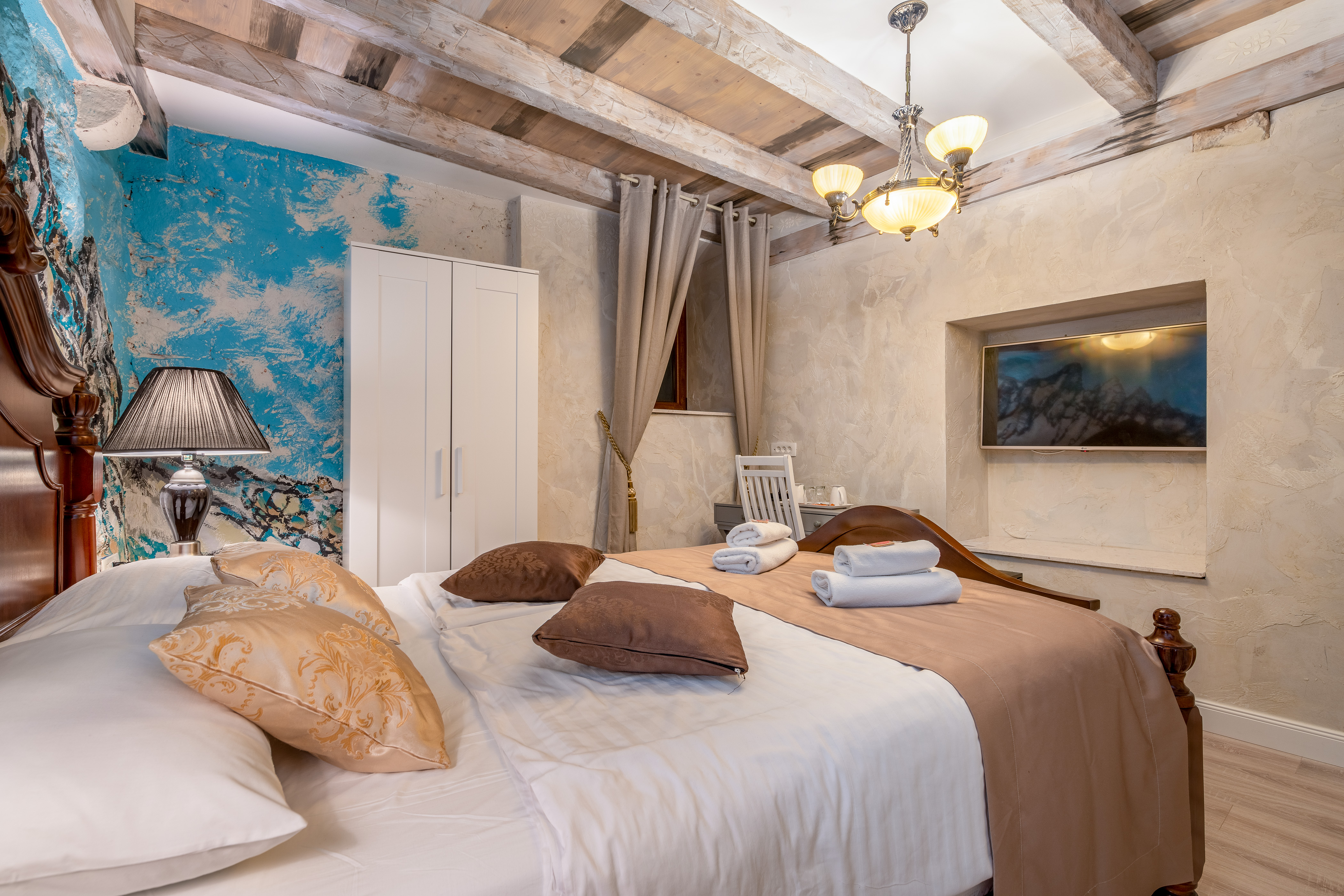 Double Queen Size Bed