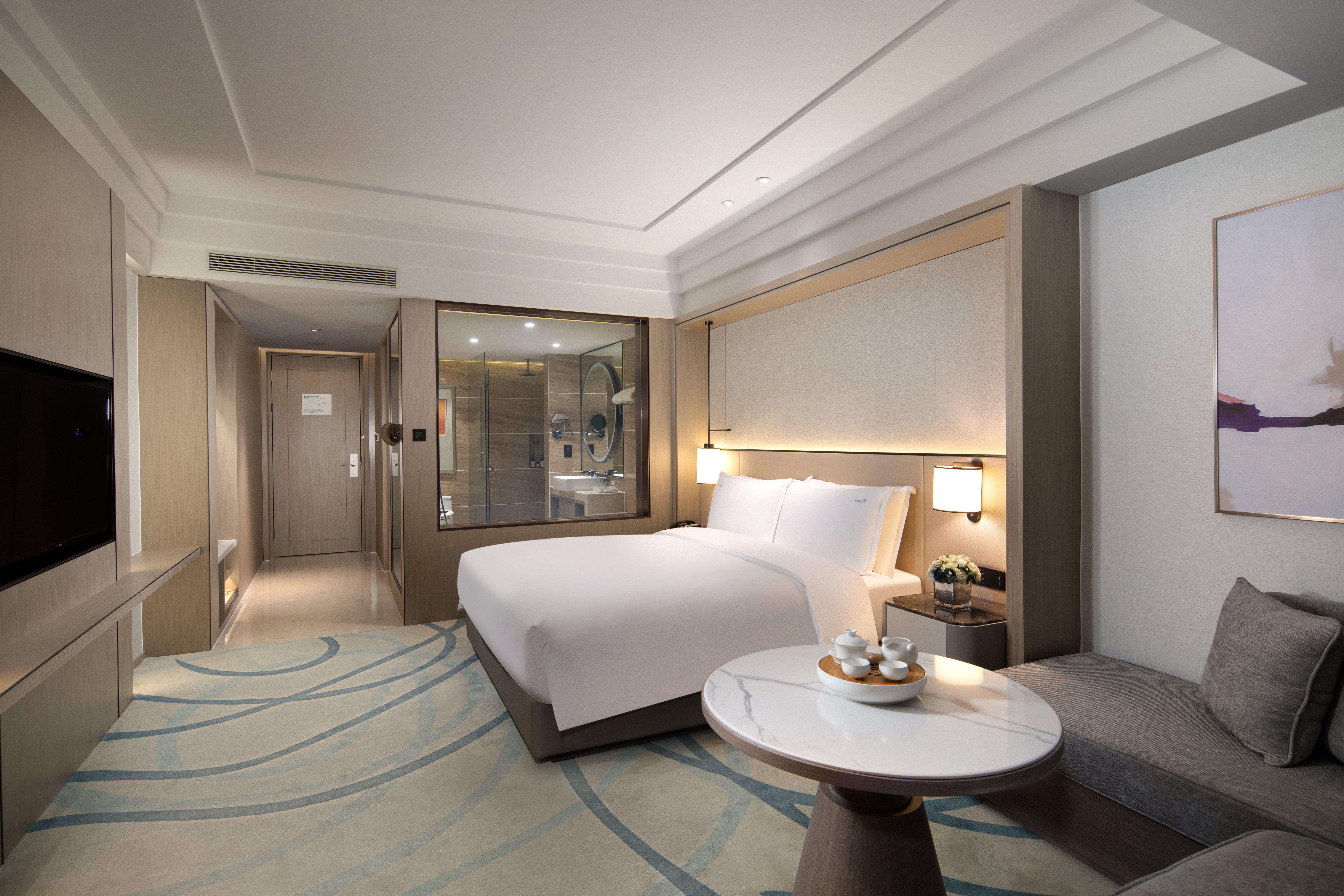 Double Garden View King Bed