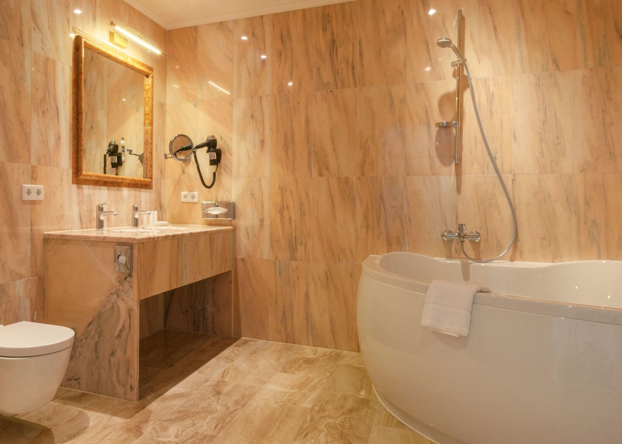 Double Deluxe King Bed