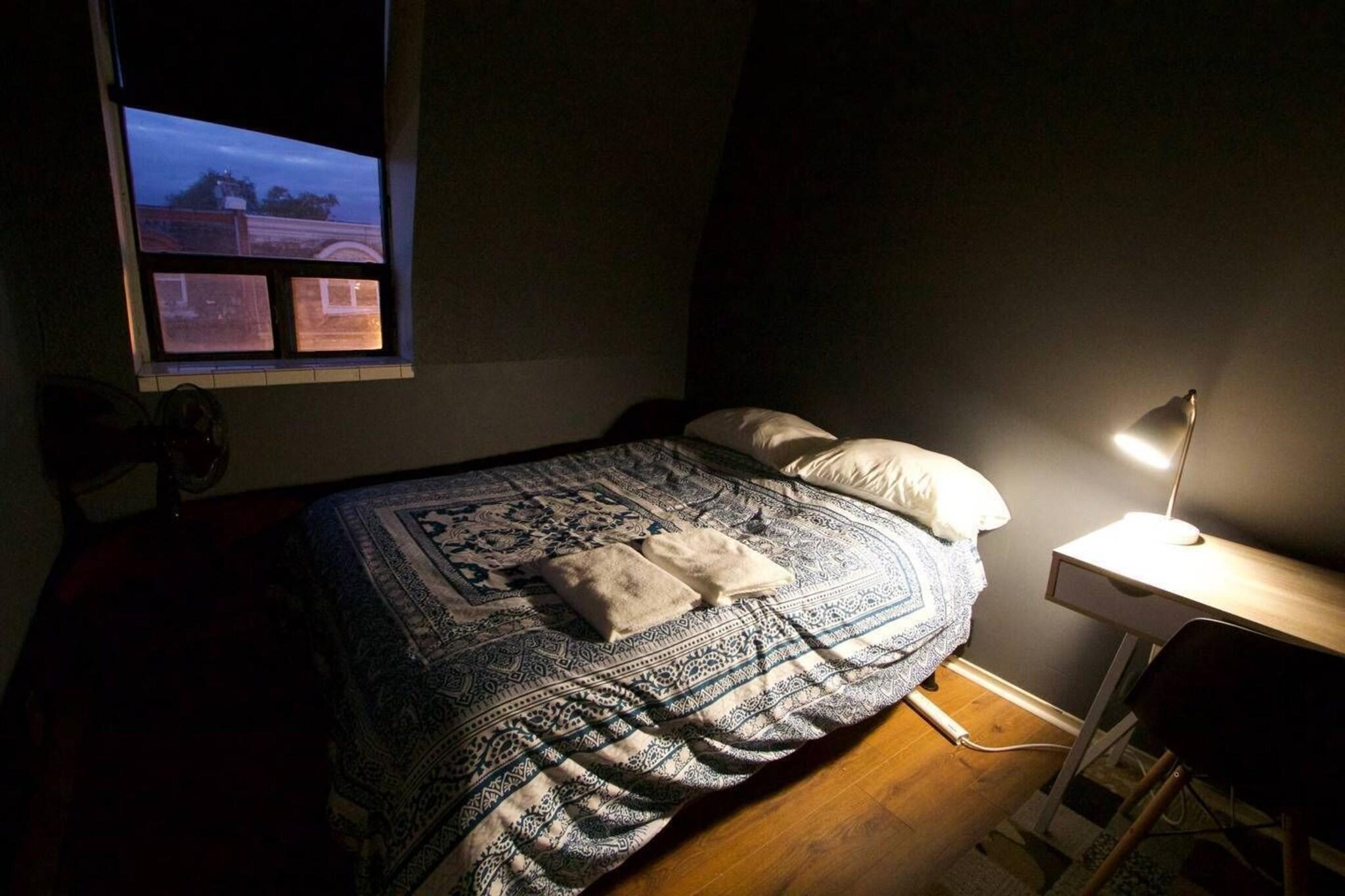 Apartment Queen Size Bed