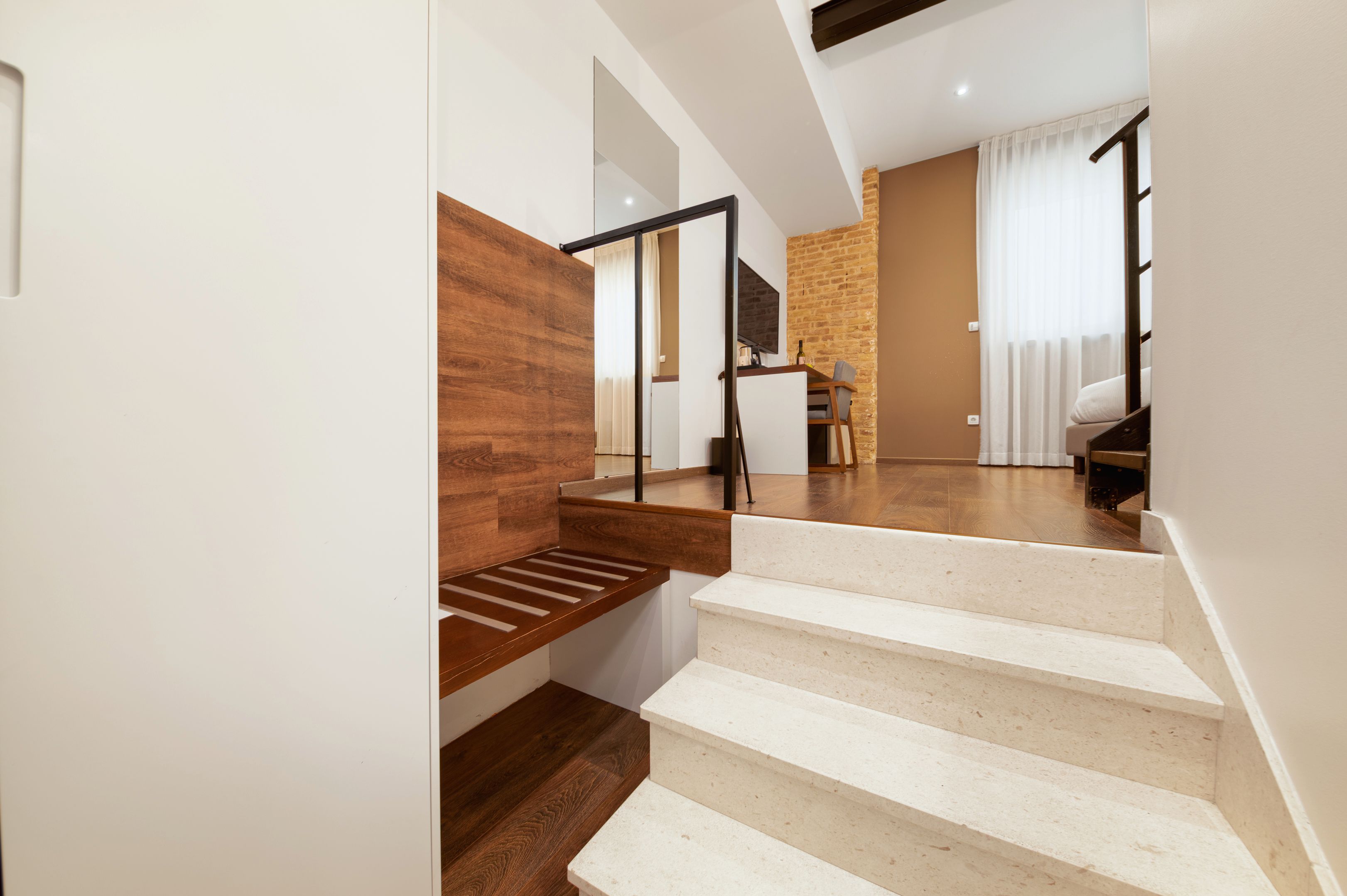 Quadruple Four Bedrooms One Bathroom