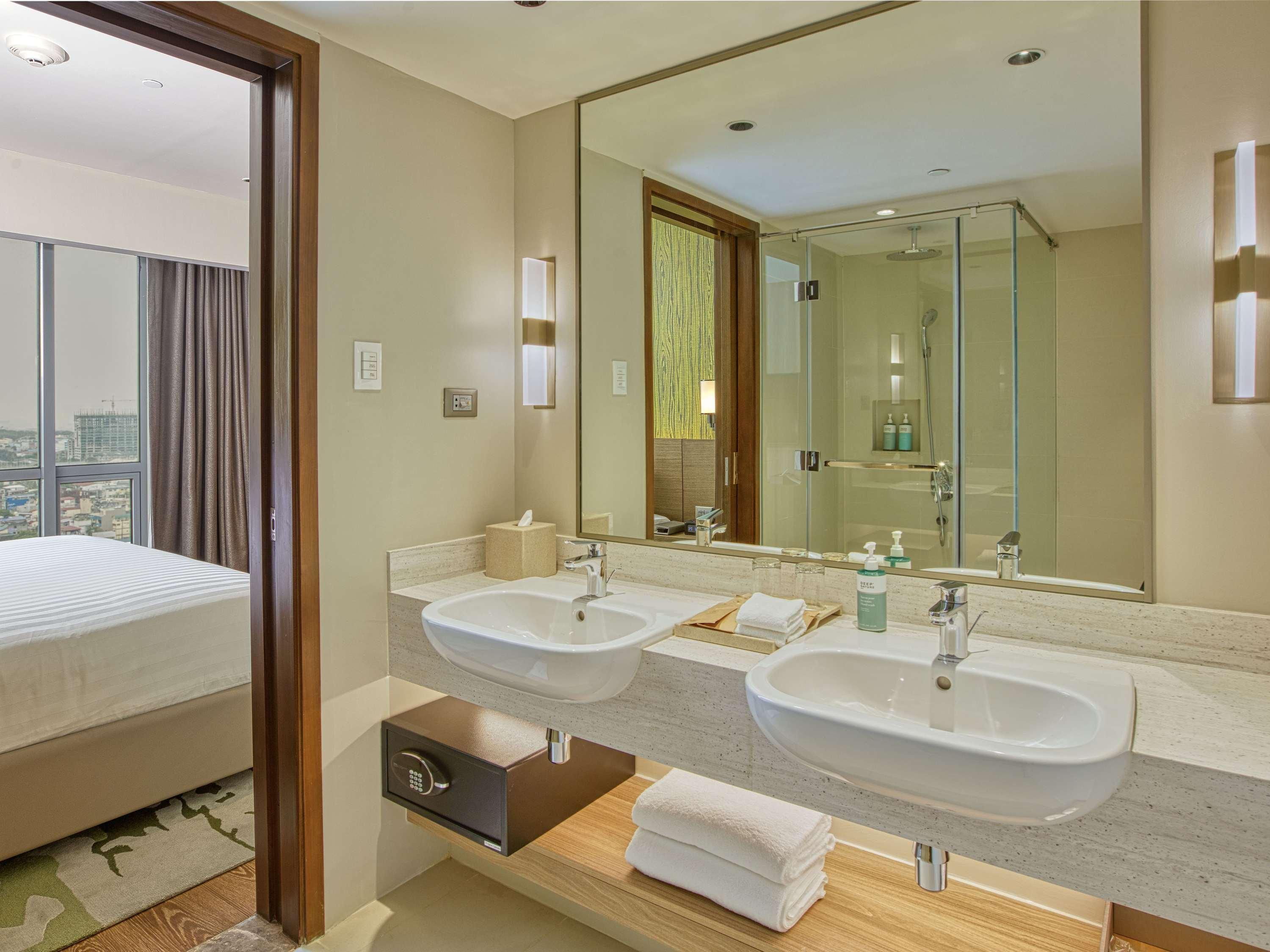 Suite Deluxe King Bed