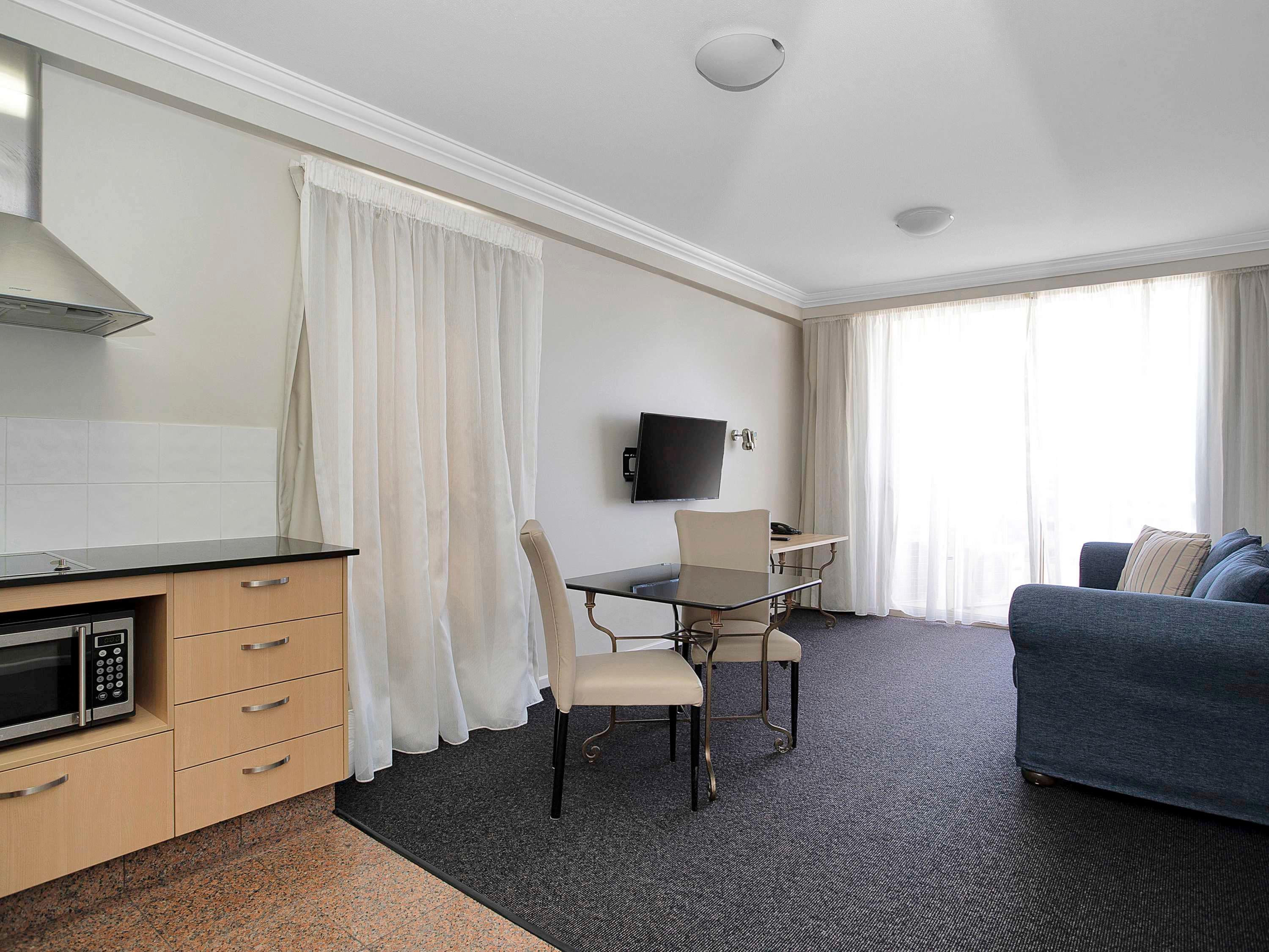 Double Executive Queen Bed