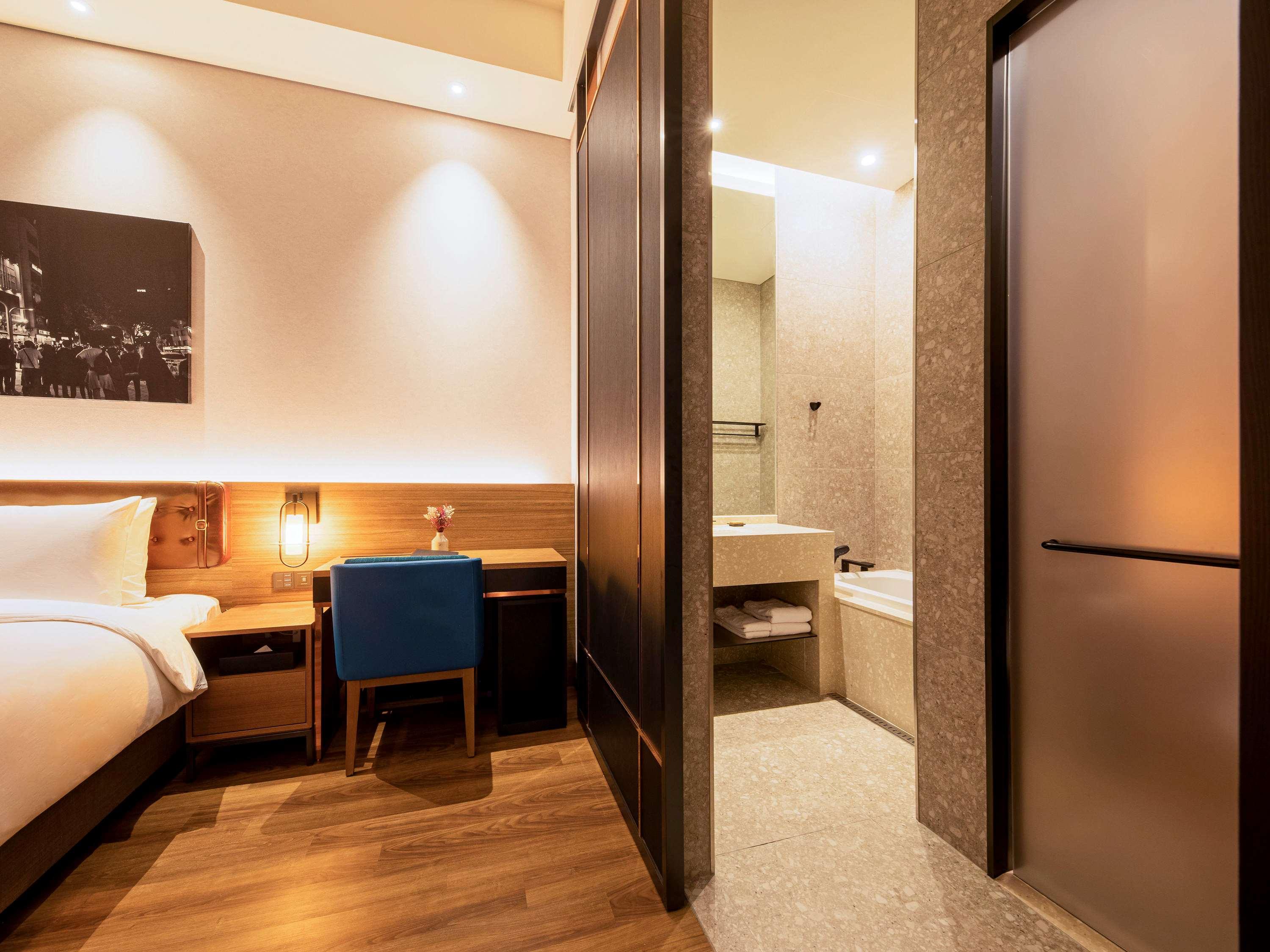 Junior Suite King Size Bed