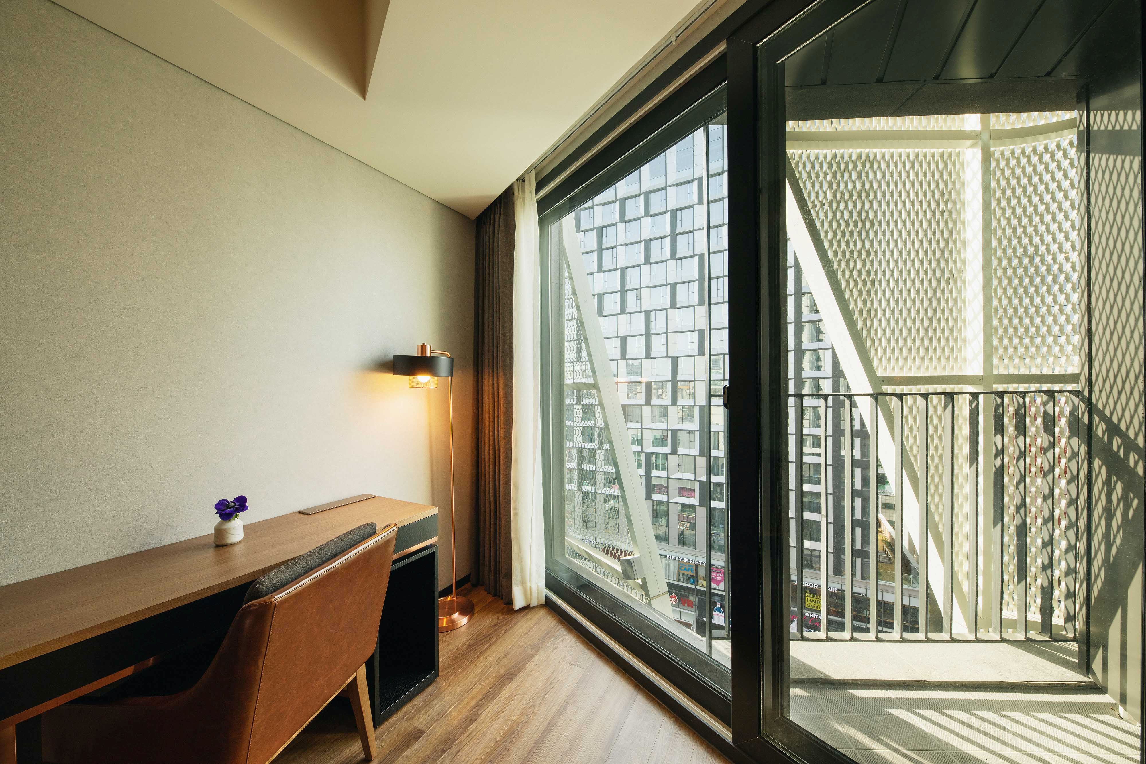 Twin Deluxe Superior